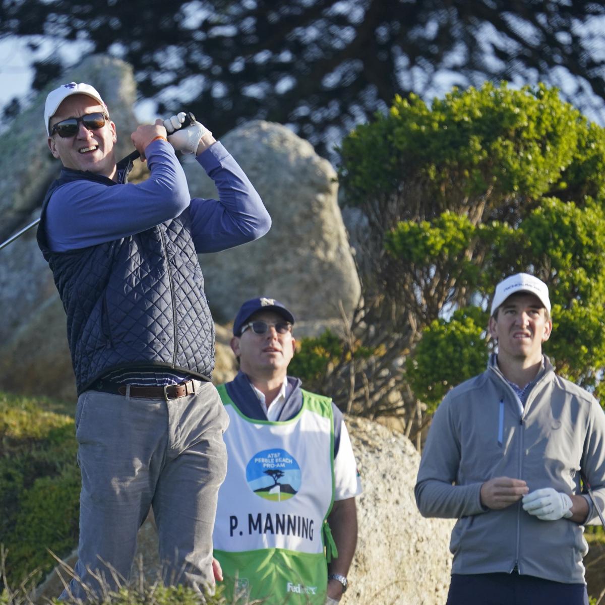 Tom Brady Roasts Peyton Manning On Twitter During Pebble