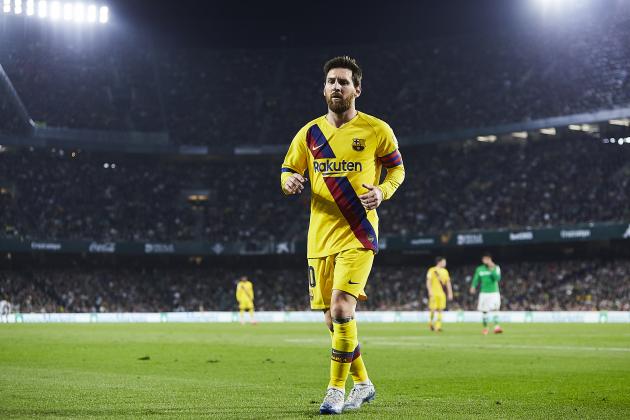 SEVILLE, SPAIN - FEBRUARY 09: Lionel Messi of FC Barcelona looks on during the Liga match between Real Betis Balompie and FC Barcelona at Estadio Benito Villamarin on February 09, 2020 in Seville, Spain. (Photo by Fran Santiago/Quality Sport Images/Getty Images)