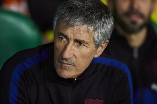 SEVILLE, SPAIN - FEBRUARY 09: Quique Setien, head coach of FC Barcelona looks on during the Liga match between Real Betis Balompie and FC Barcelona at Estadio Benito Villamarin on February 09, 2020 in Seville, Spain. (Photo by Fran Santiago/Quality Sport Images/Getty Images)