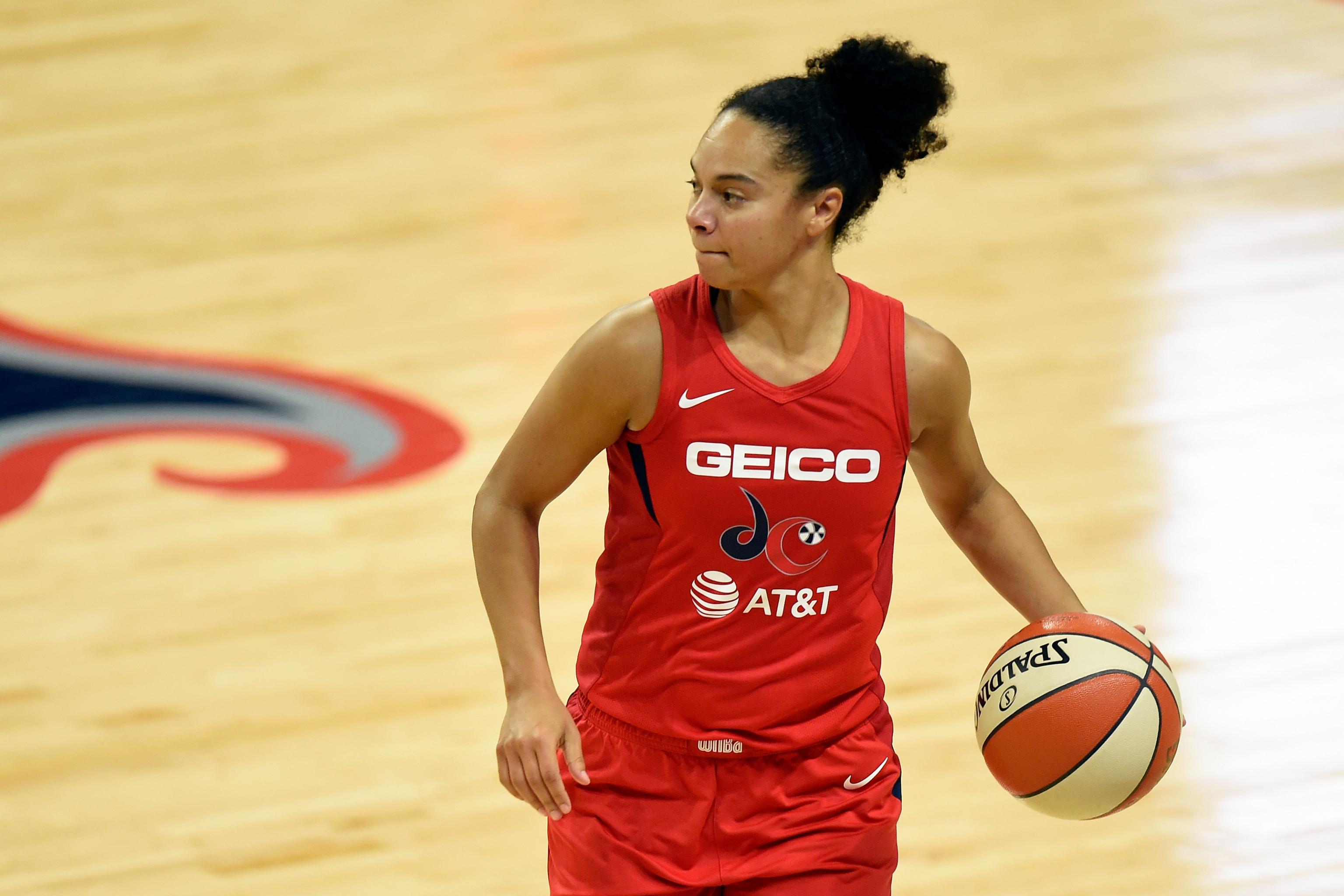 WNBA news: Los Angeles Sparks sign Kristi Toliver