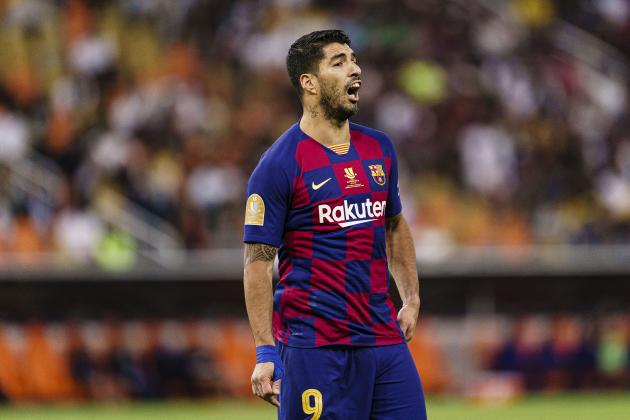 JEDDAH, SAUDI ARABIA - JANUARY 09: Luis Suarez of FC Barcelona walks in the field during the Supercopa de Espana Semi-Final match between FC Barcelona and Club Atletico de Madrid at King Abdullah Sports City on January 9, 2020 in Jeddah, Saudi Arabia. (Photo by Ricardo Nogueira/Eurasia Sport Images/Getty Images)