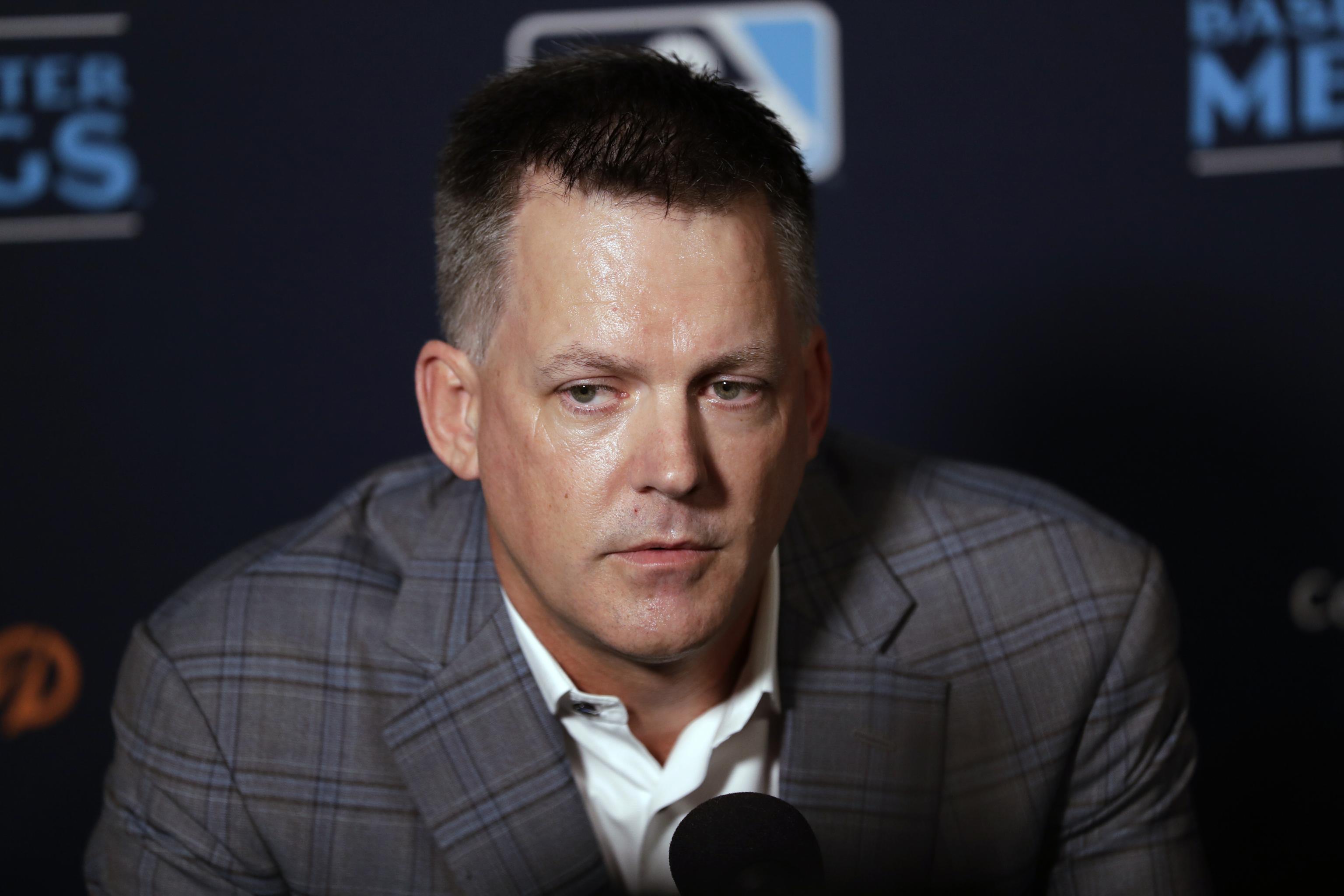 Ex-manager A.J. Hinch says he's not aware of Astros wearing buzzers