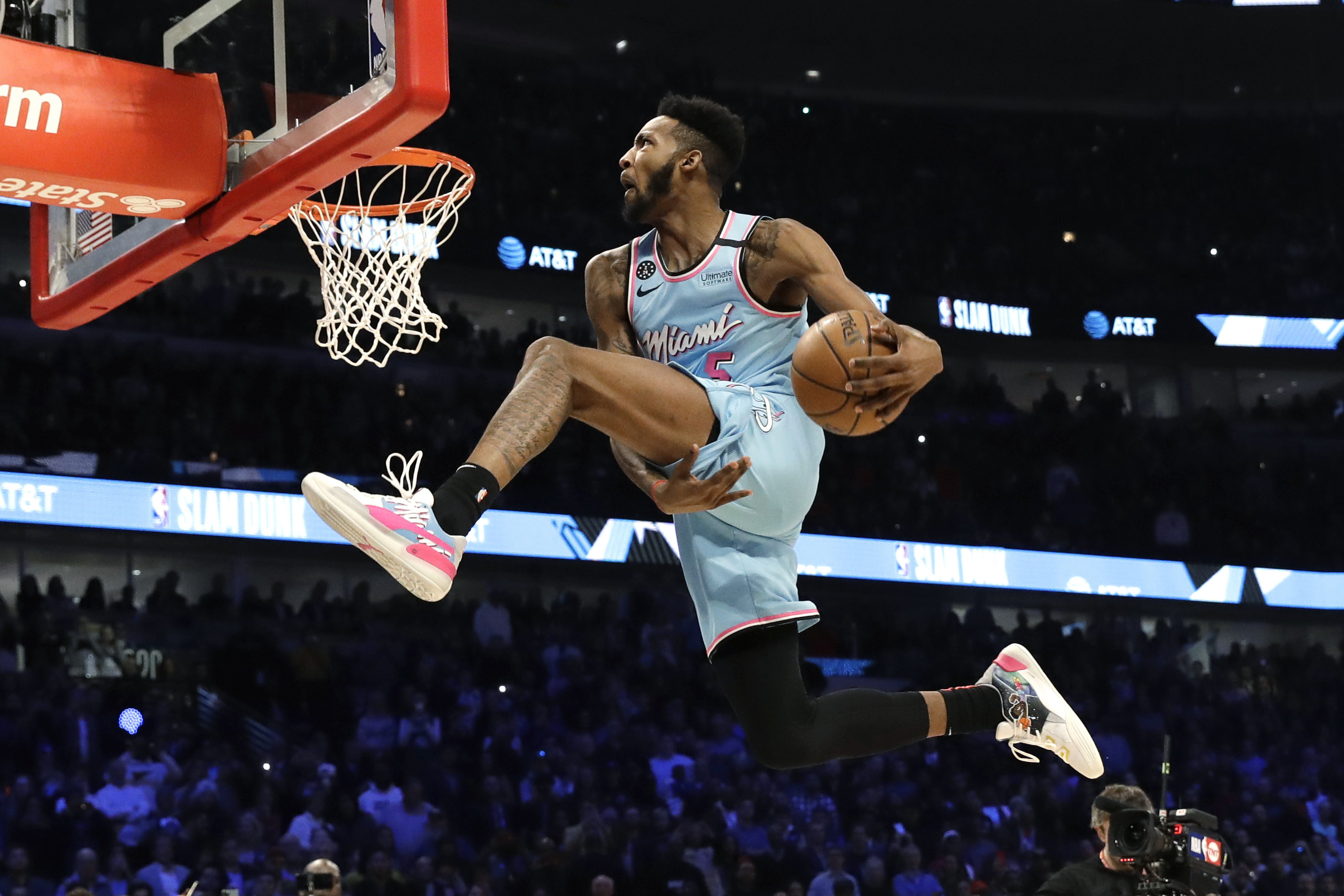 emne med undtagelse af Håbefuld NBA Slam Dunk Contest 2020: Highlights, Reaction from Derrick Jones Jr.'s  Win | News, Scores, Highlights, Stats, and Rumors | Bleacher Report