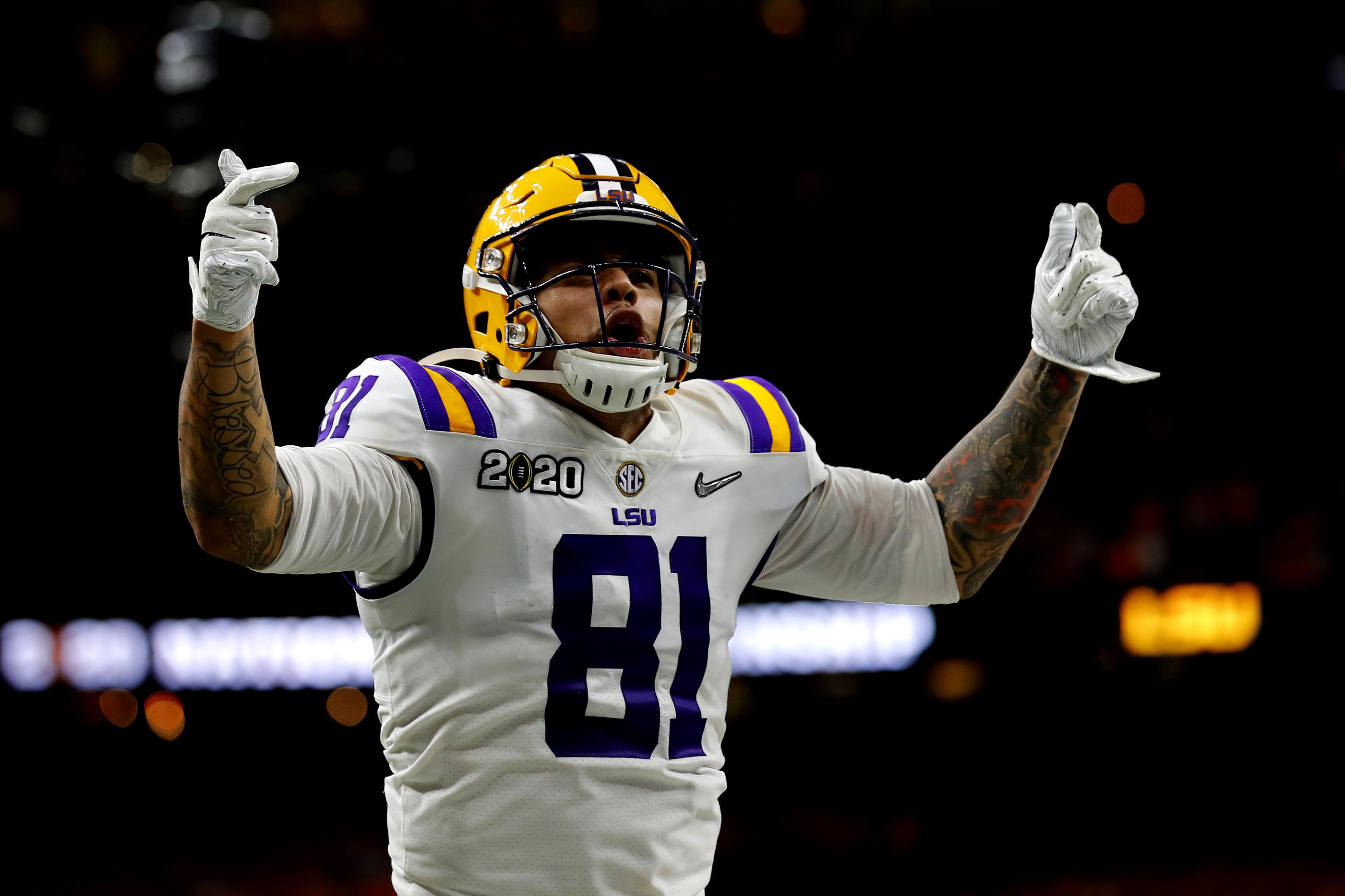 Randy Moss wears LSU shirt featuring image of son Thaddeus