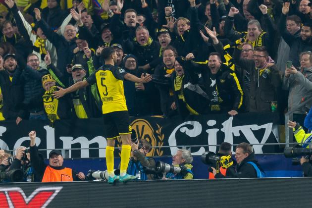 DORTMUND, GERMANY - NOVEMBER 05: Achraf Hakimi of Borussia Dortmund celebrates after scoring his team's third goal during the UEFA Champions League group F match between Borussia Dortmund and Inter at Signal Iduna Park on November 5, 2019 in Dortmund, Germany. (Photo by TF-Images/Getty Images)