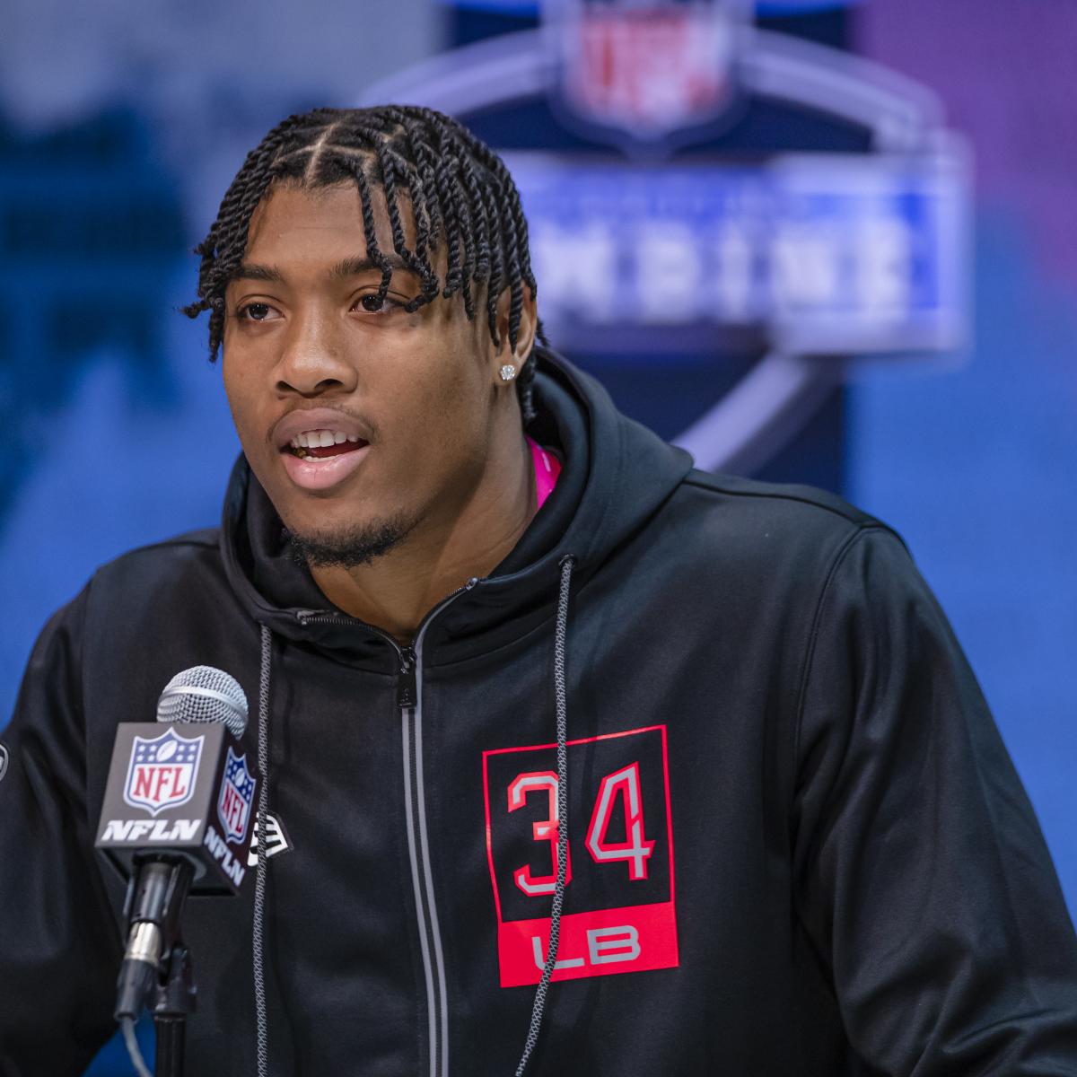 Video: Watch LB Isaiah Simmons Run Blazing 4.39-Second 40 at NFL ...