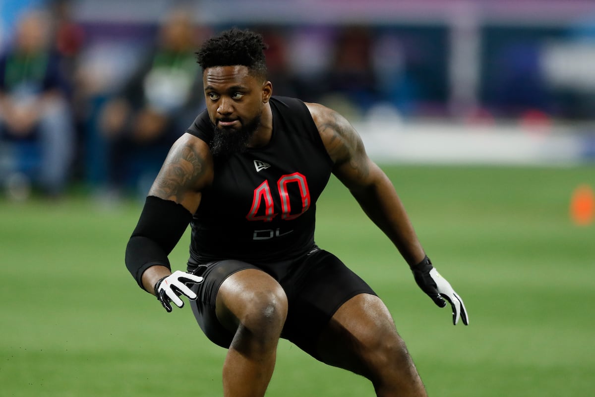 james-smith-williams-cuts-elbow-on-knob-during-vertical-jump-at-2020