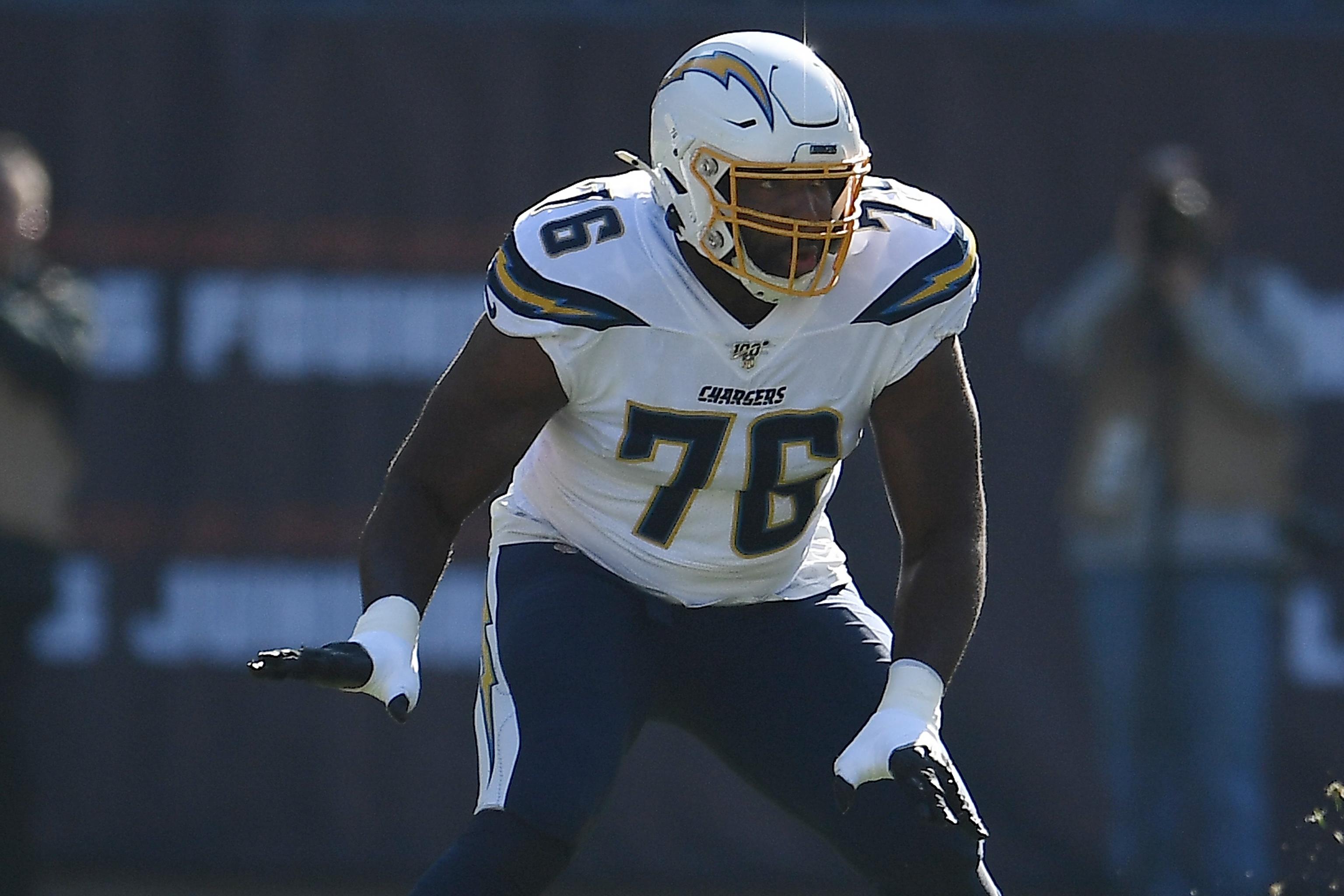 Panthers officially acquire LT Russell Okung