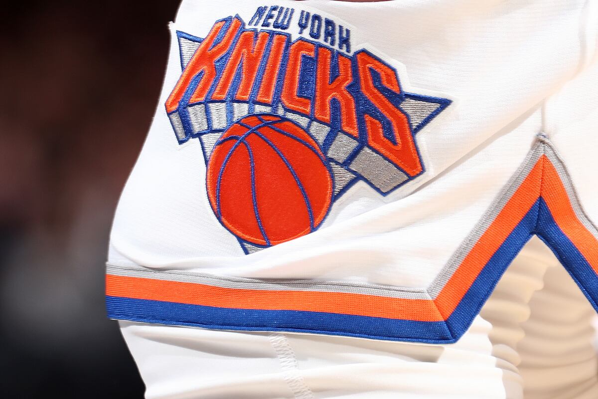Video Knicks Fans Chant 'Sell the Team' Amid Growing Unrest at MSG