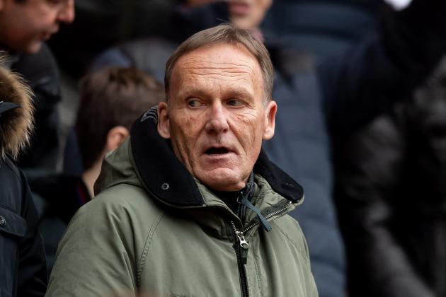 MAINZ, GERMANY - DECEMBER 14: (BILD ZEITUNG OUT) CEO Hans-Joachim Watzke of Borussia Dortmund looks on prior to the Bundesliga match between 1. FSV Mainz 05 and Borussia Dortmund at Opel Arena on December 14, 2019 in Mainz, Germany. (Photo by TF-Images/Getty Images)