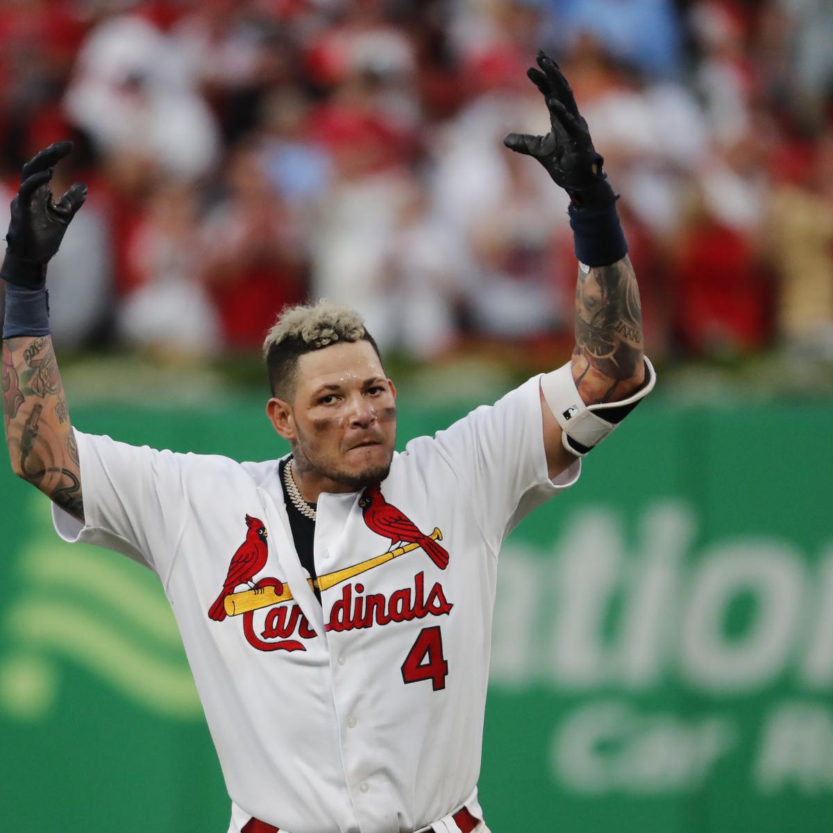 Yadier Molina Signs Deal to Play in 2022 – Fan Interference