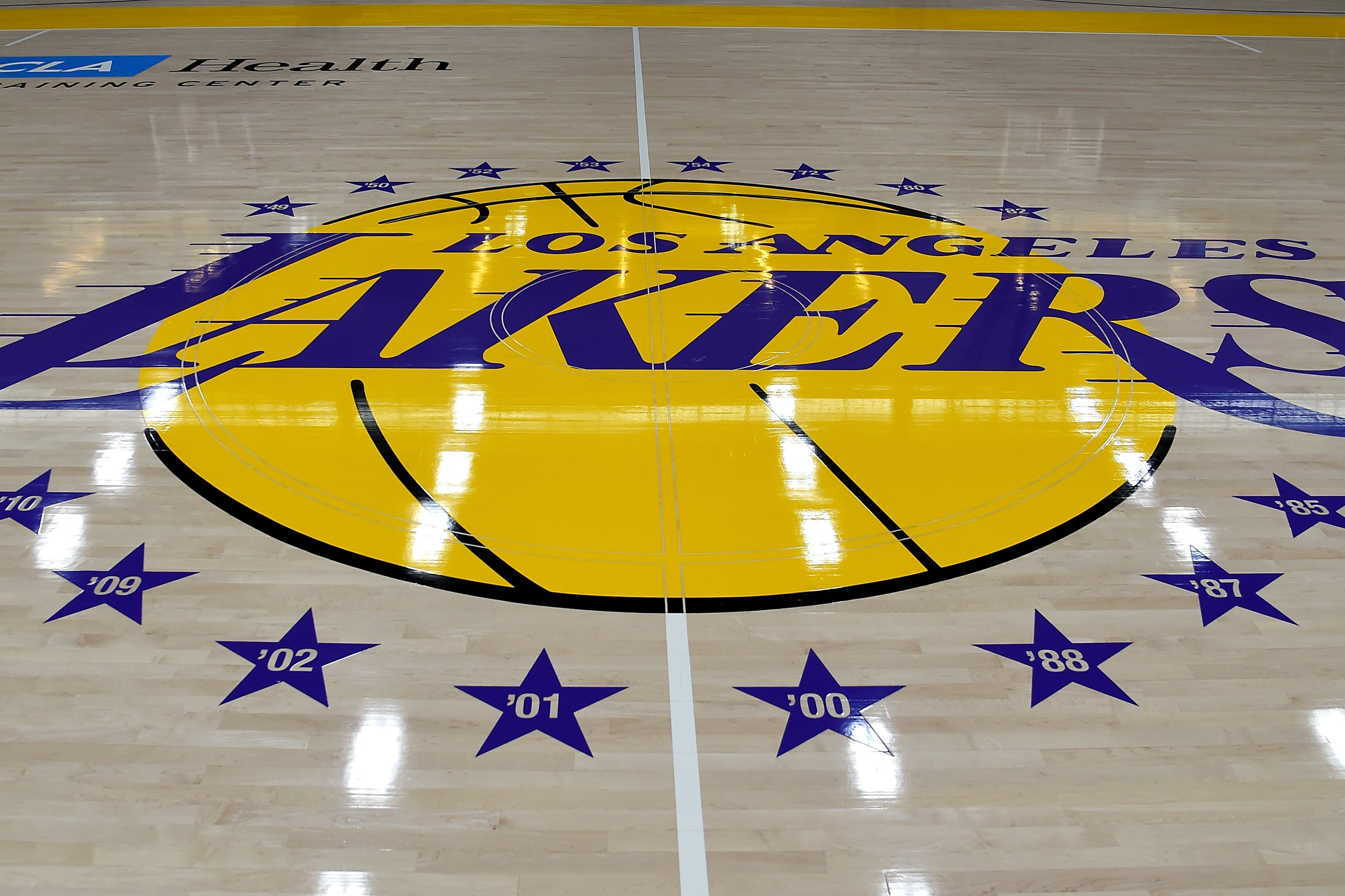 Staples Center Workers to Be Paid Amid Lakers, Clippers, Kings