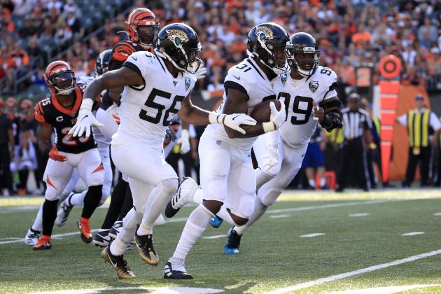 CINCINNATI, OHIO - OCTOBER 20:   Yannick Ngakoue #91 of the Jacksonville Jaguars returns an interception for a touchdown against the Cincinnati Bengals at Paul Brown Stadium on October 20, 2019 in Cincinnati, Ohio. (Photo by Andy Lyons/Getty Images)