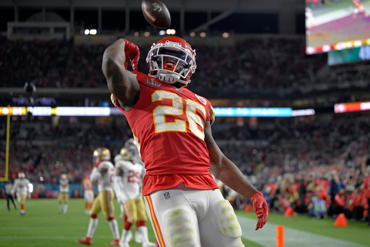 Chiefs Rumors: Damien Williams' $2.3M Contract Option to Be Picked Up by KC