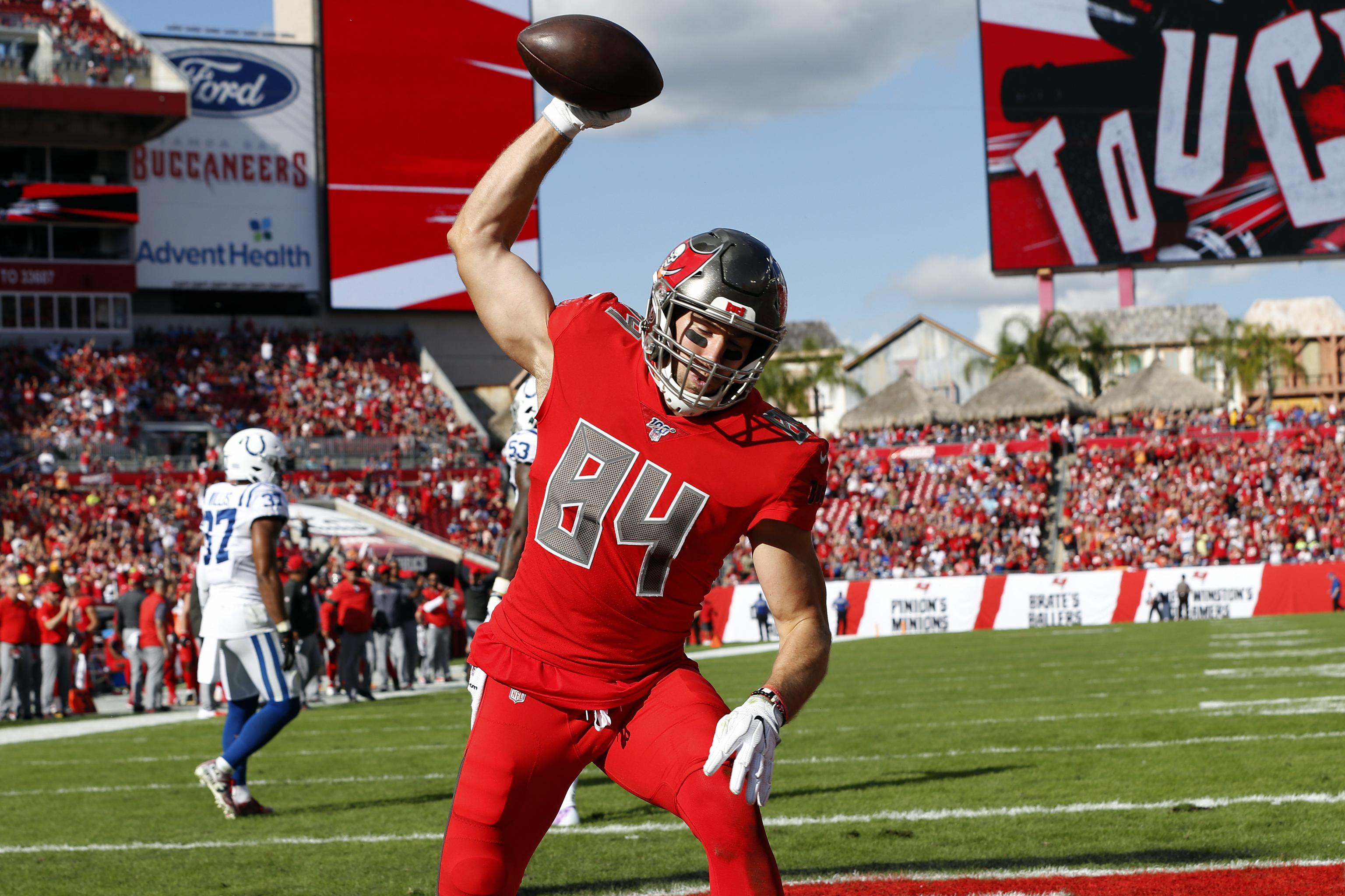 Buccaneers Reportedly Plan to Release TE Cameron Brate - Bleacher Nation