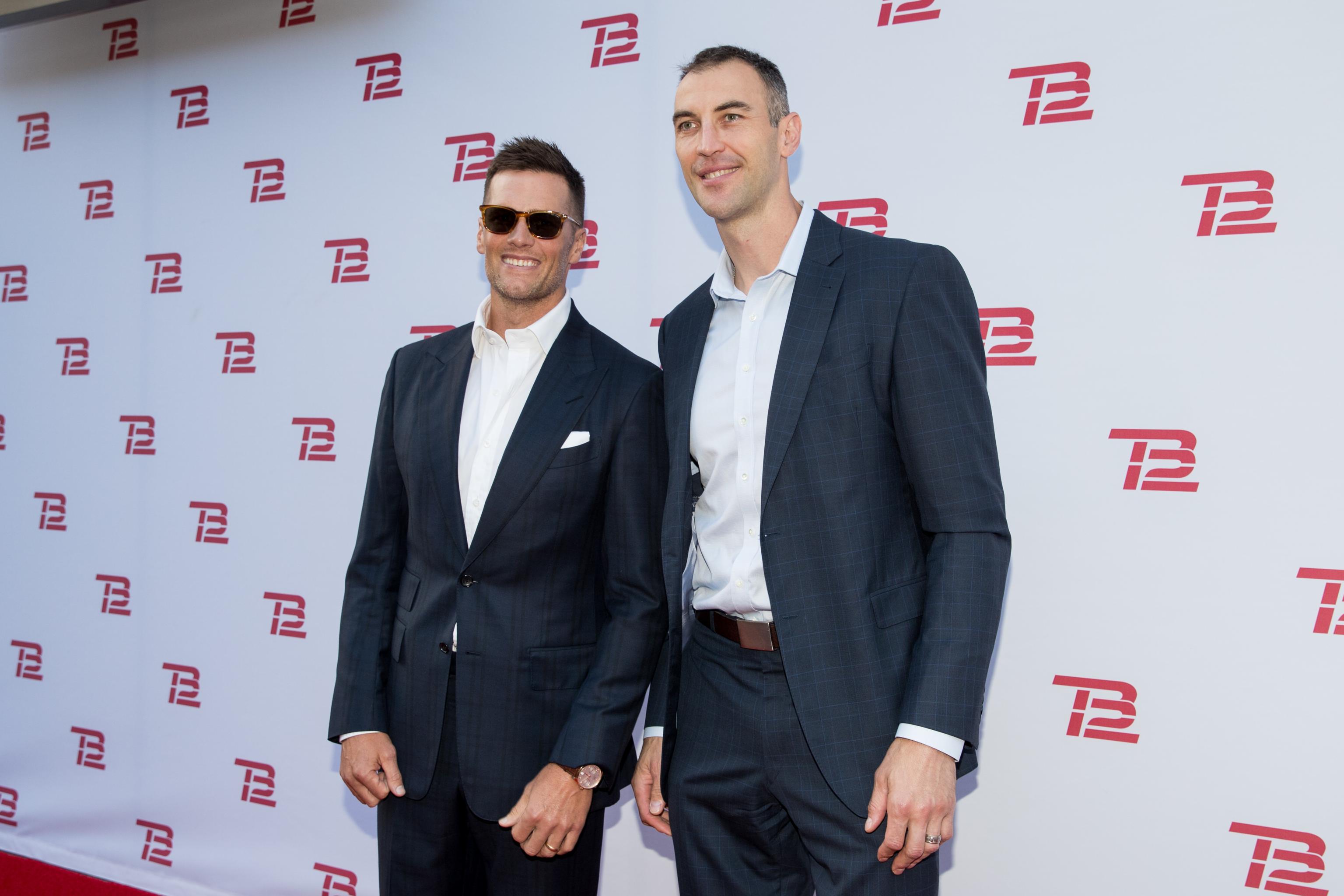 Tom Brady pumps Zdeno Chara's tires, predicted the Bruins captain would  play despite the broken jaw - Article - Bardown 