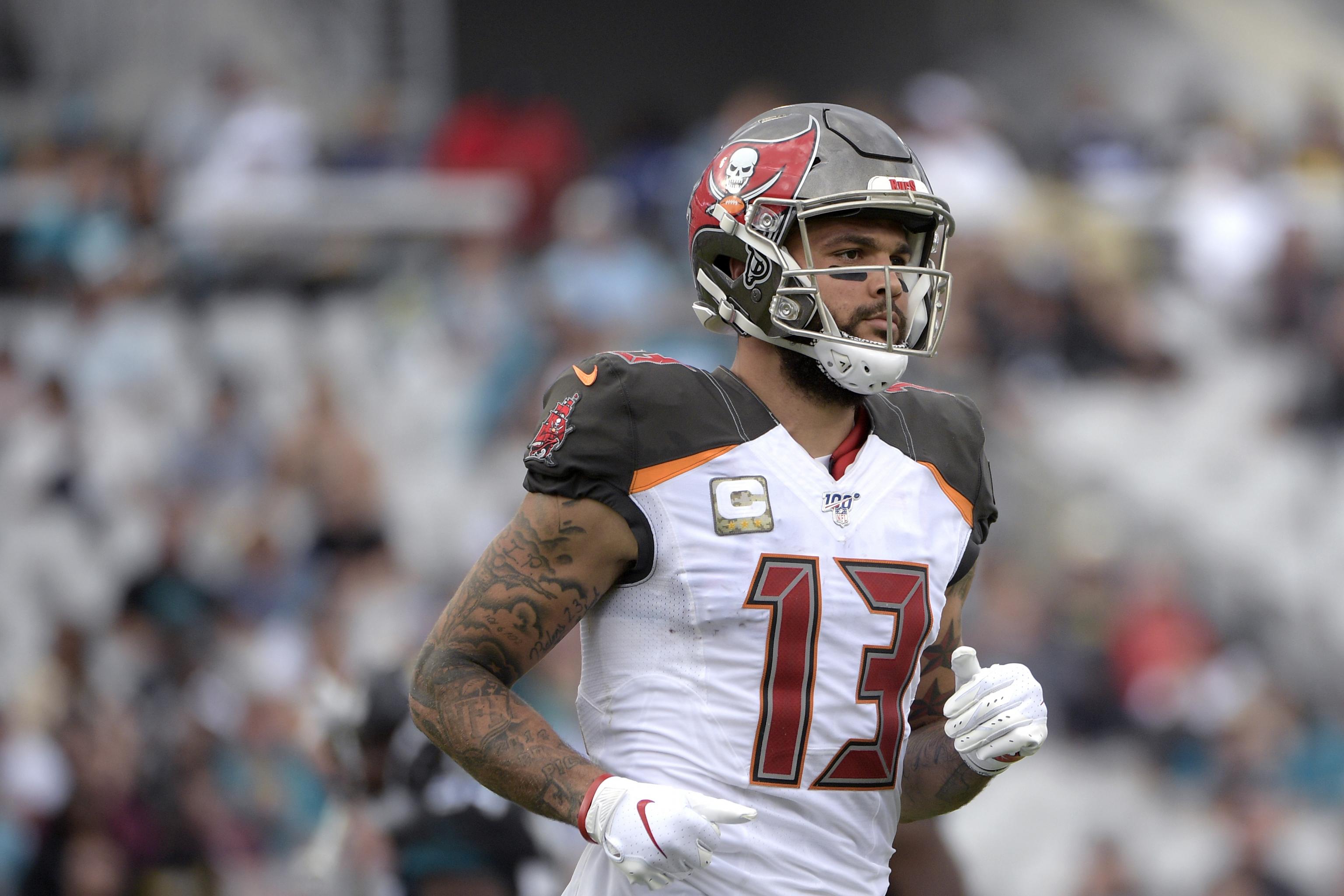 Mike Evans has his Bucs 'squad' ready for Fortnite