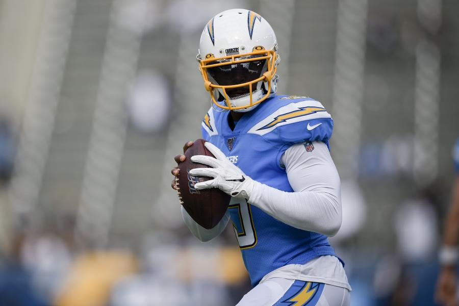 Tyrod Taylor in the new away jerseys 🔥 🔥 : r/Chargers