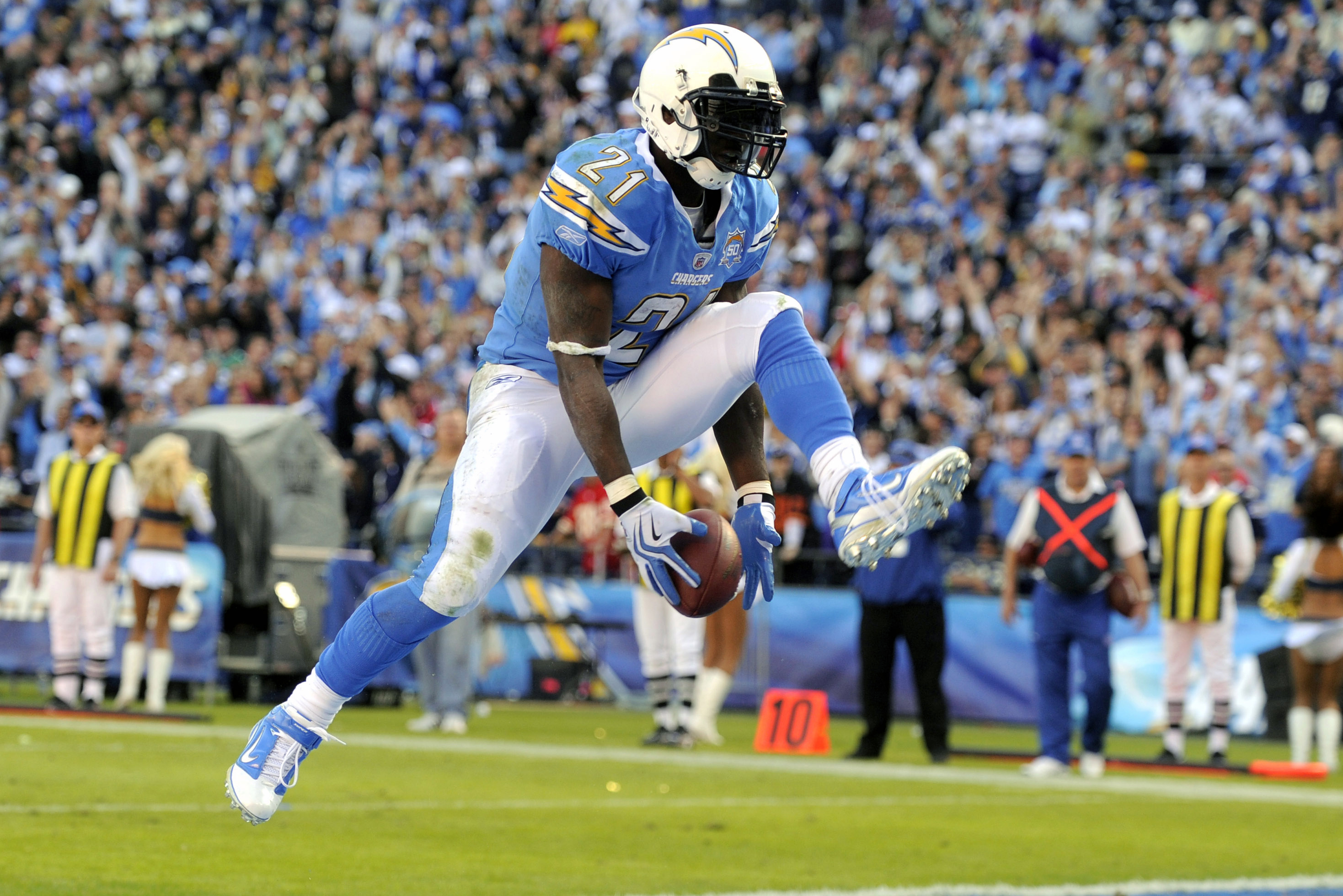 Tomlinson, Chargers dominate in Oakland, blank Raiders – Orange