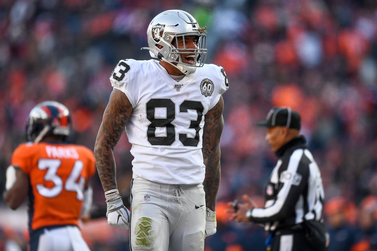 Raiders Darren Waller Offers to Help Aldon Smith After DE Signs with Cowboys Raiders Darren Waller Offers to Help Aldon Smith After DE Signs with Cowboys