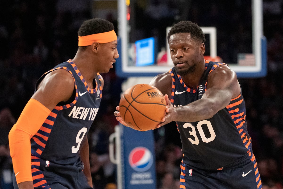 Knicks Rumors: RJ Barrett, Others Frustrated by Julius Randles Overdribbling Knicks Rumors: RJ Barrett, Others Frustrated by Julius Randles Overdribbling