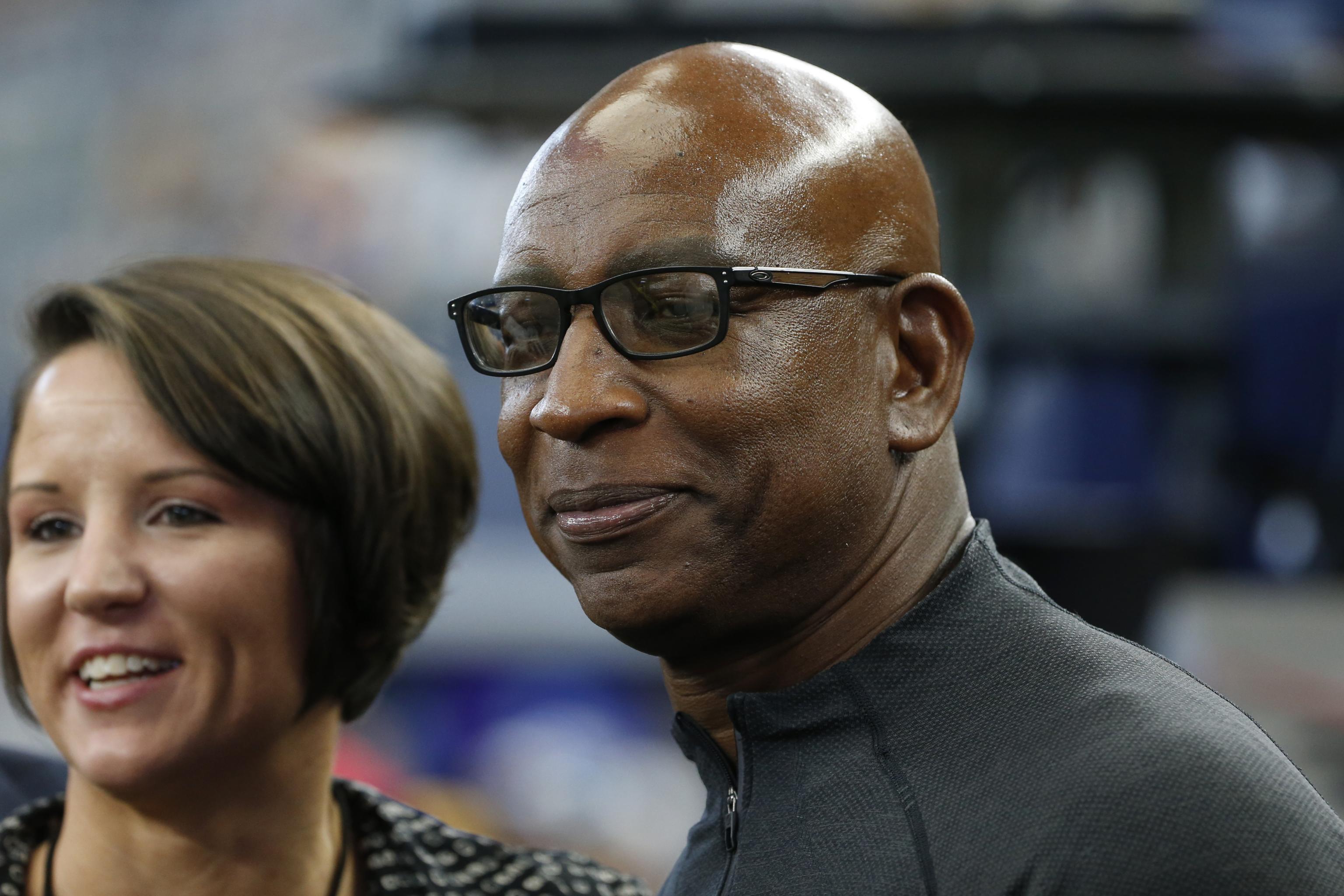 Eric Dickerson uses effeminate voice to call new Rams uniforms