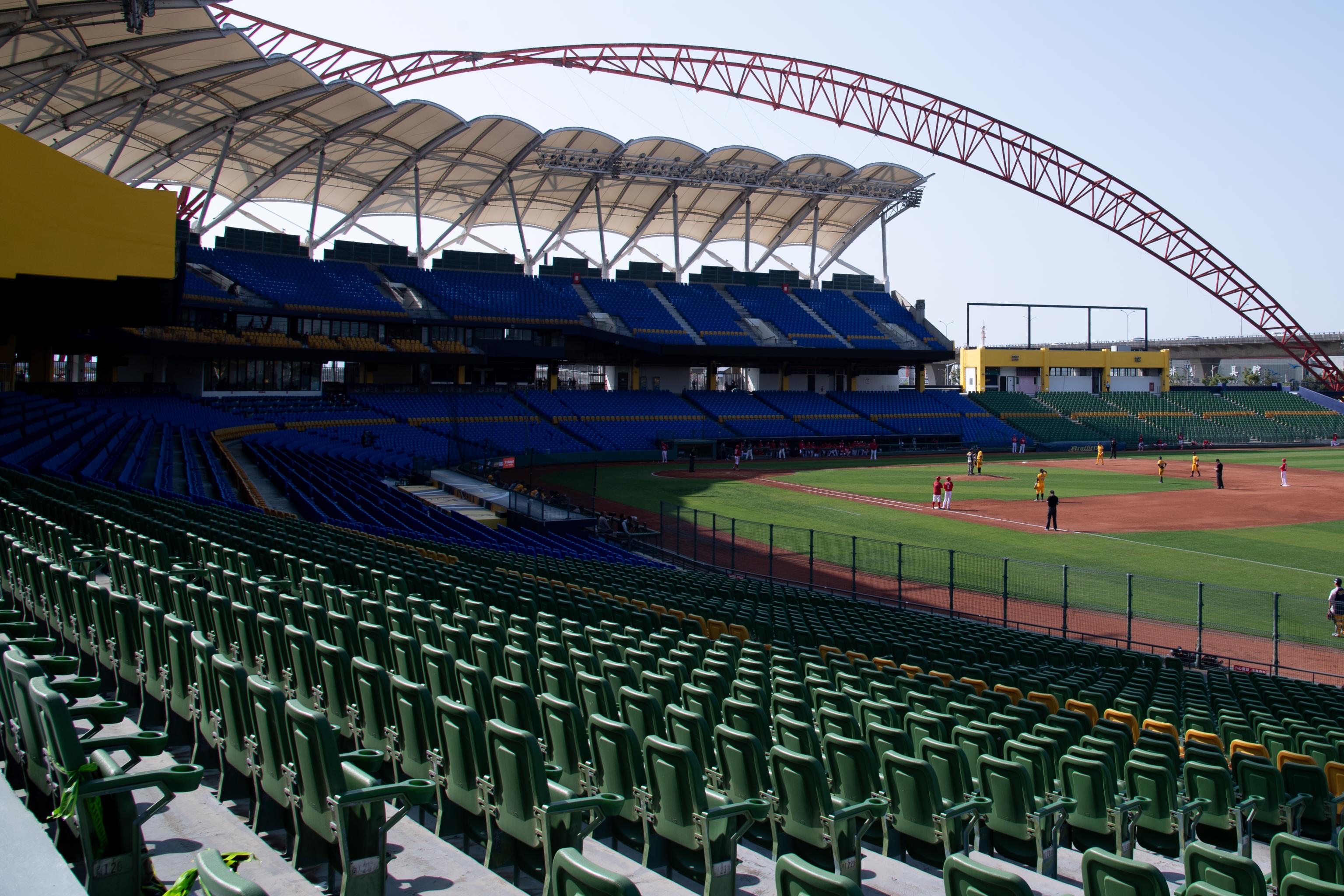 Play ball: Chinese pro league opener held in Taiwan before robot fans