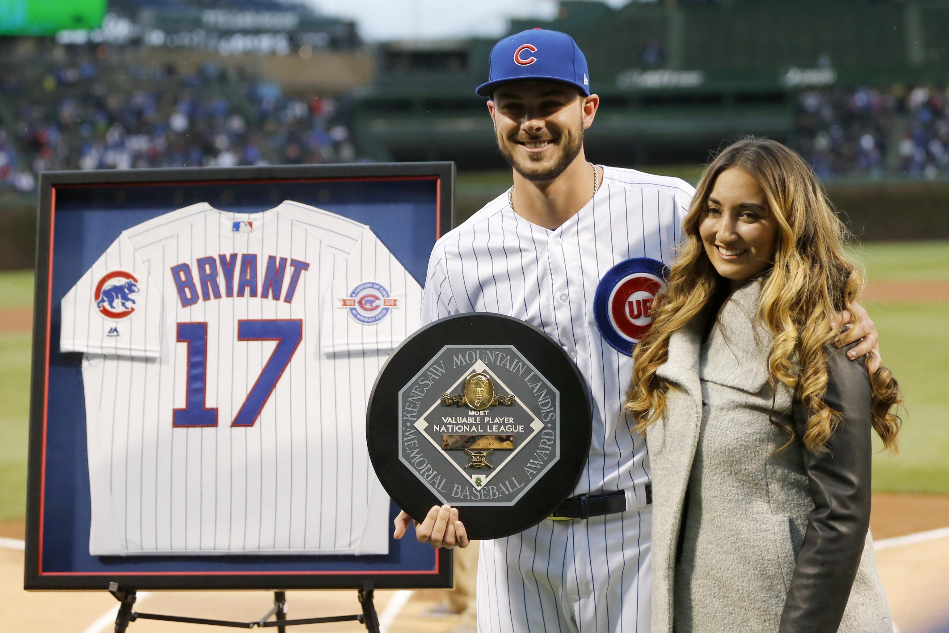 Cubs' Kris Bryant, wife Jessica gives girl taunted by video game