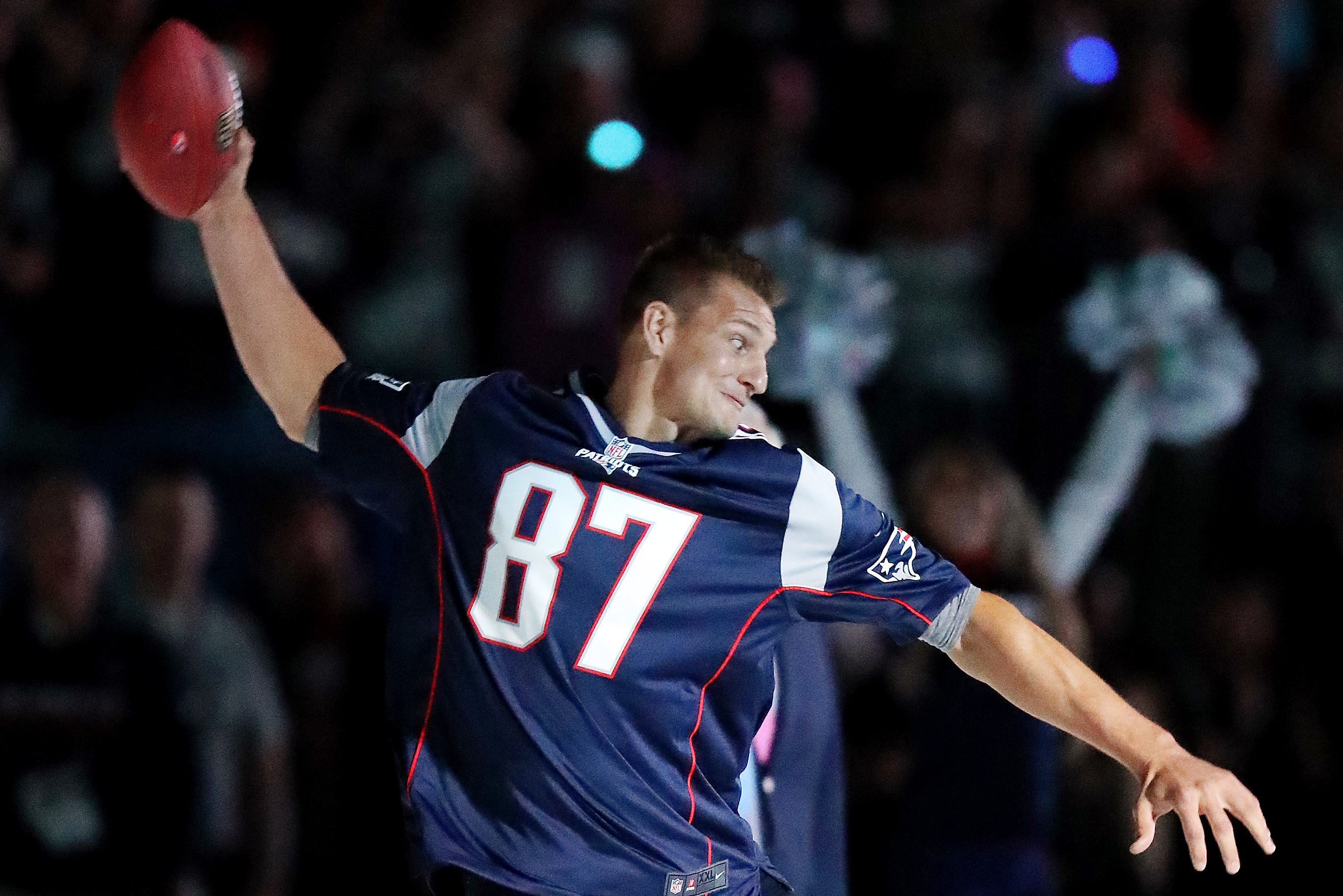 Buccaneers news: Rob Gronkowski placed in Randy Moss territory