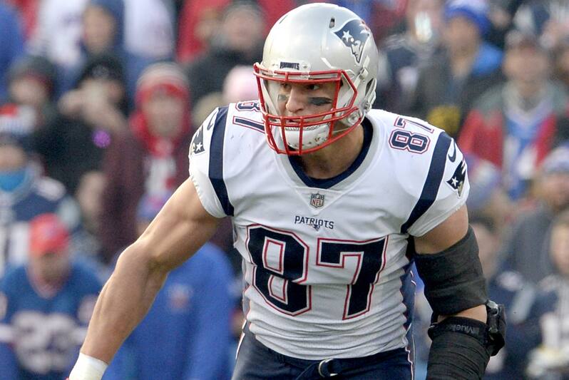 Rob Gronkowski Receives Bucs No 87 Jersey Jordan Leggett