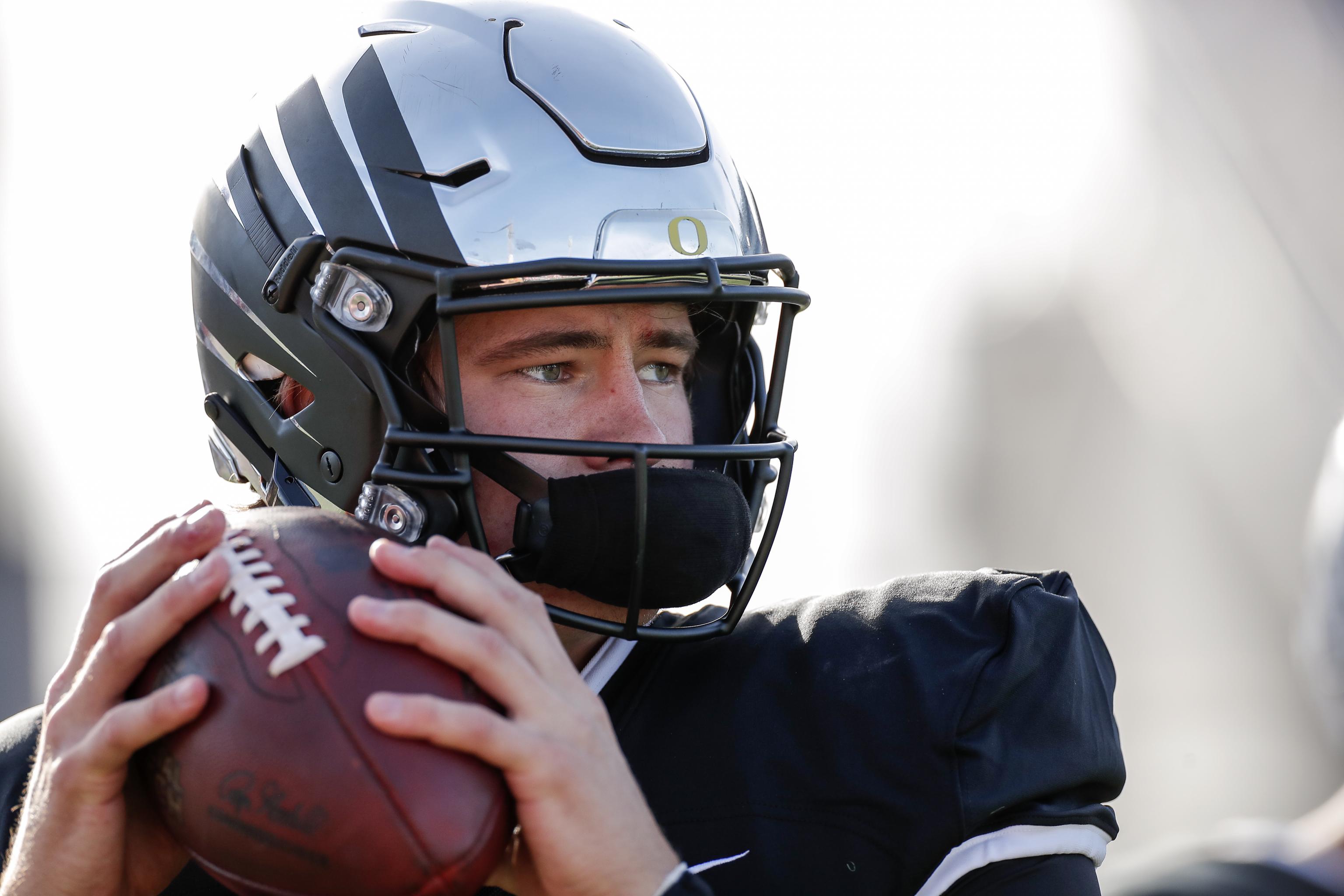 Oregon QB Justin Herbert gets drafted by the LA Chargers at No. 6