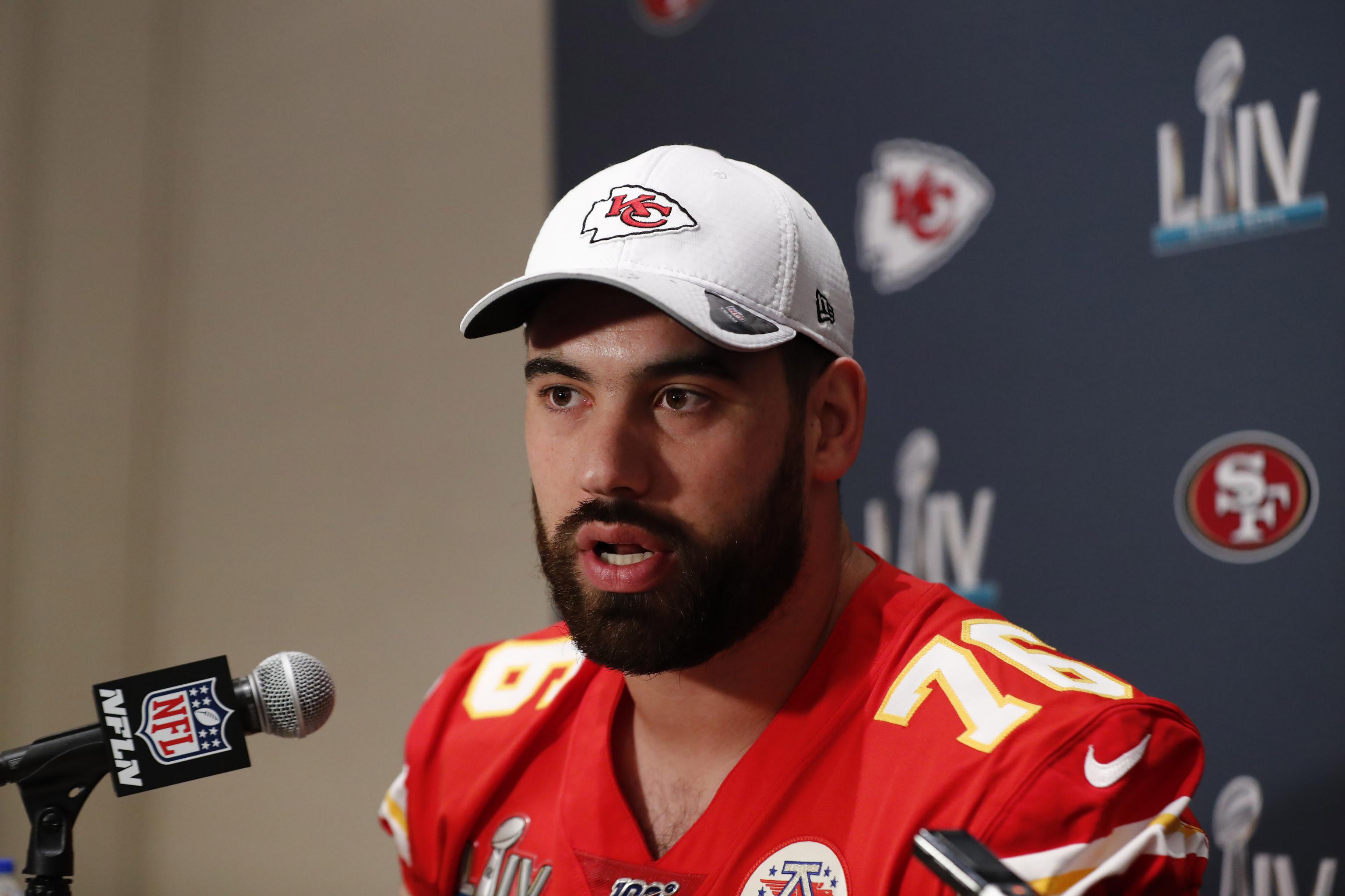 Duvernay-Tardif back with Jets after working on residency