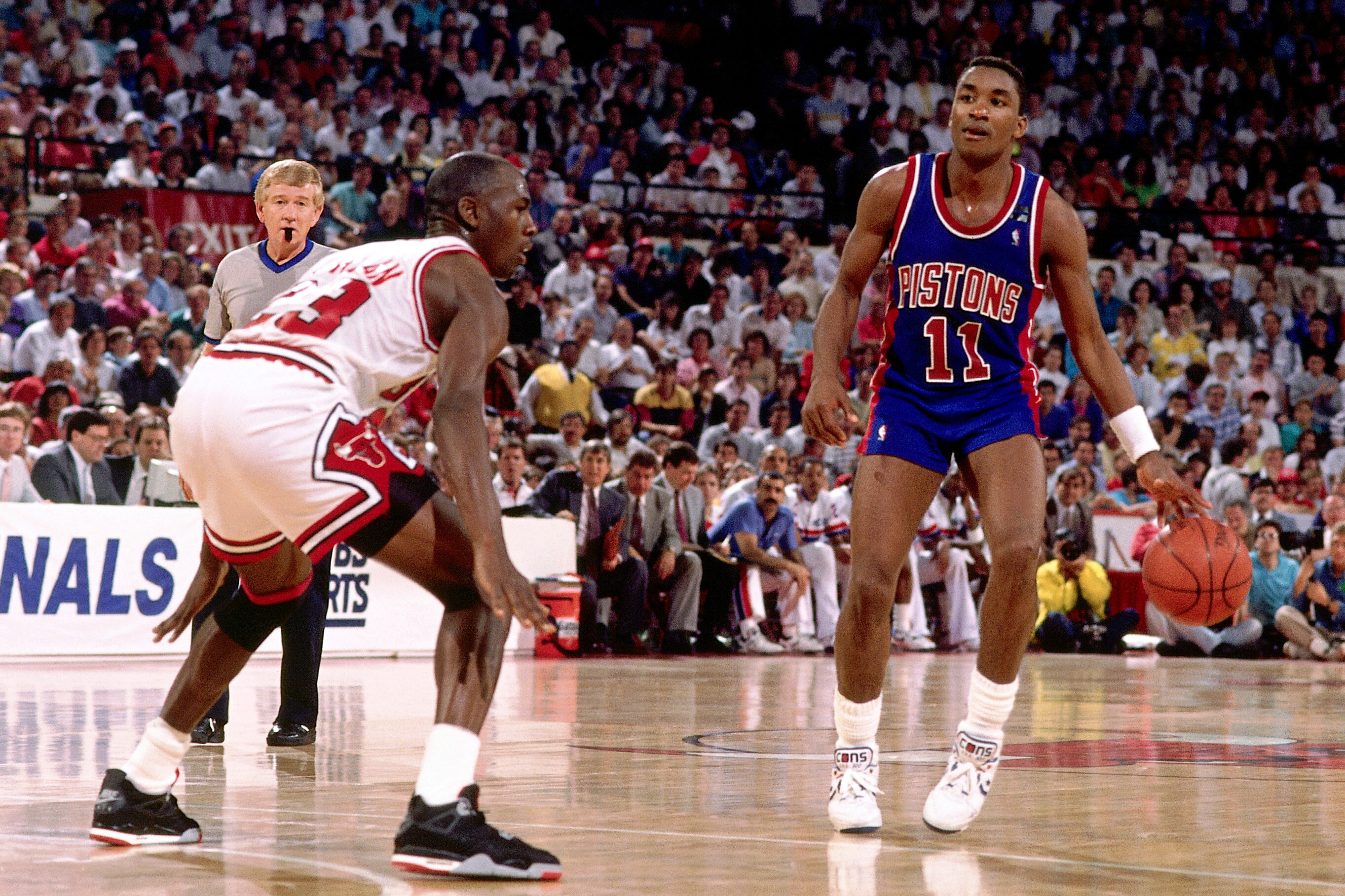 Michael Jordan: NBA battles with Isiah Thomas, Detroit Pistons
