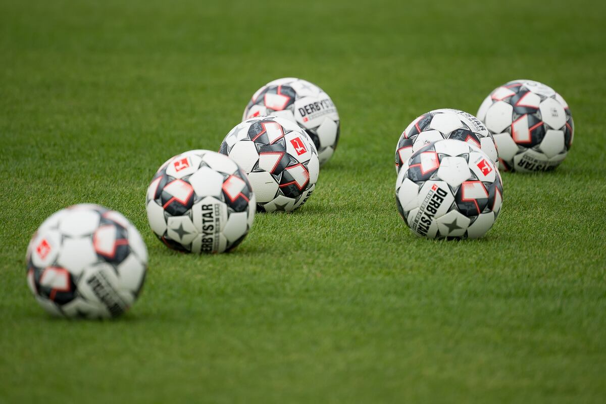 Ex-Schalke Player Hiannick Kamba Alive After Presumed Death in 2016 Car Crash