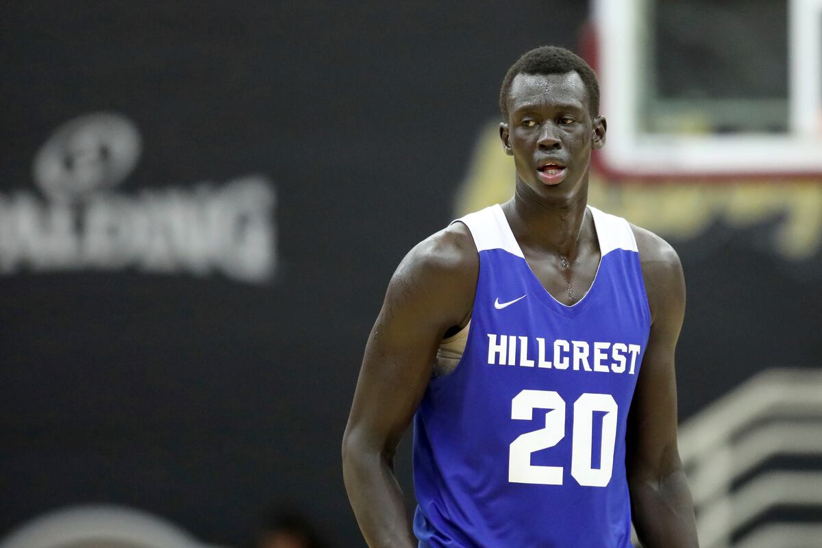 Howard's Makur Maker Withdraws Name from Consideration for 2021 NBA Draft thumbnail