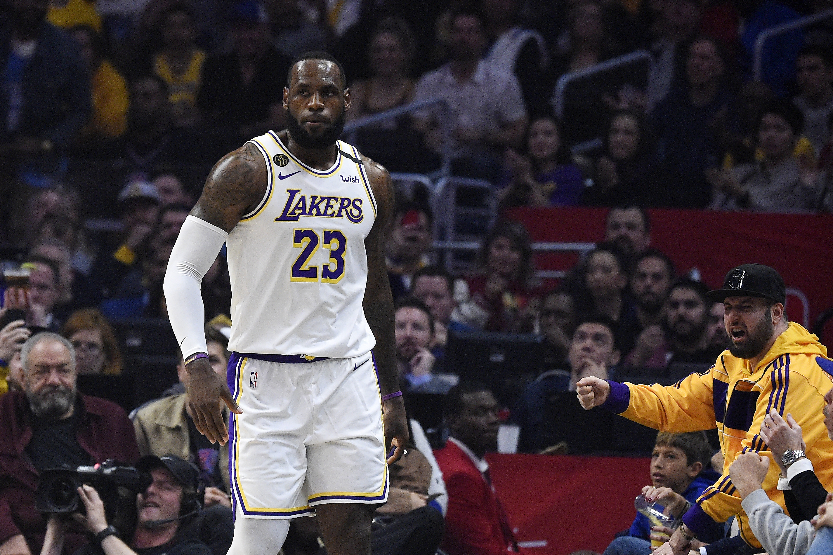 Austin, Doc Rivers blame Lakers fans for Kawhi Leonard tampering
