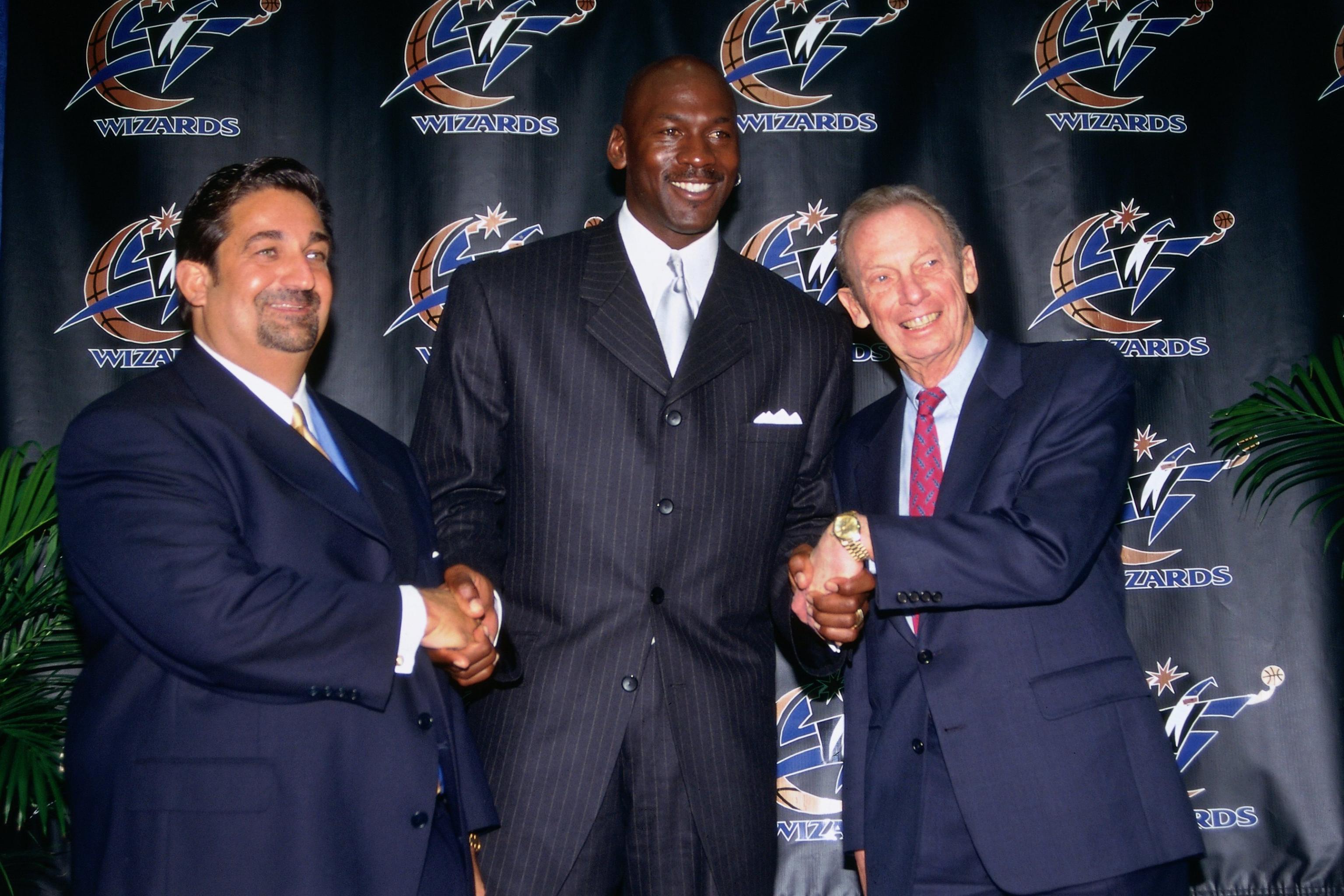 2001-02 WASHINGTON WIZARDS NBA BASKETBALL MEDIA GUIDE WITH MICHAEL JORDAN