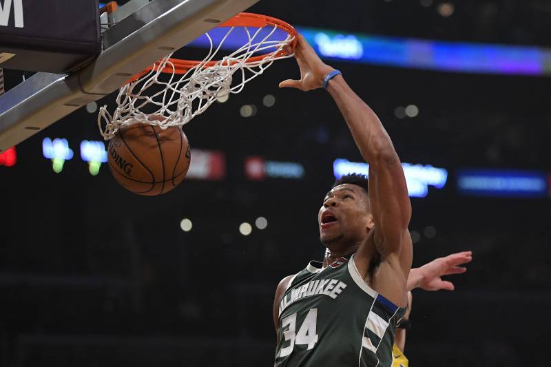 Milwaukee Bucks forward Giannis Antetokounmpo thumps during the first half of an NBA basketball game against the Los Angeles Lakers on Friday, March 6, 2020 in Los Angeles. (AP Photo / Mark J. Terrill)