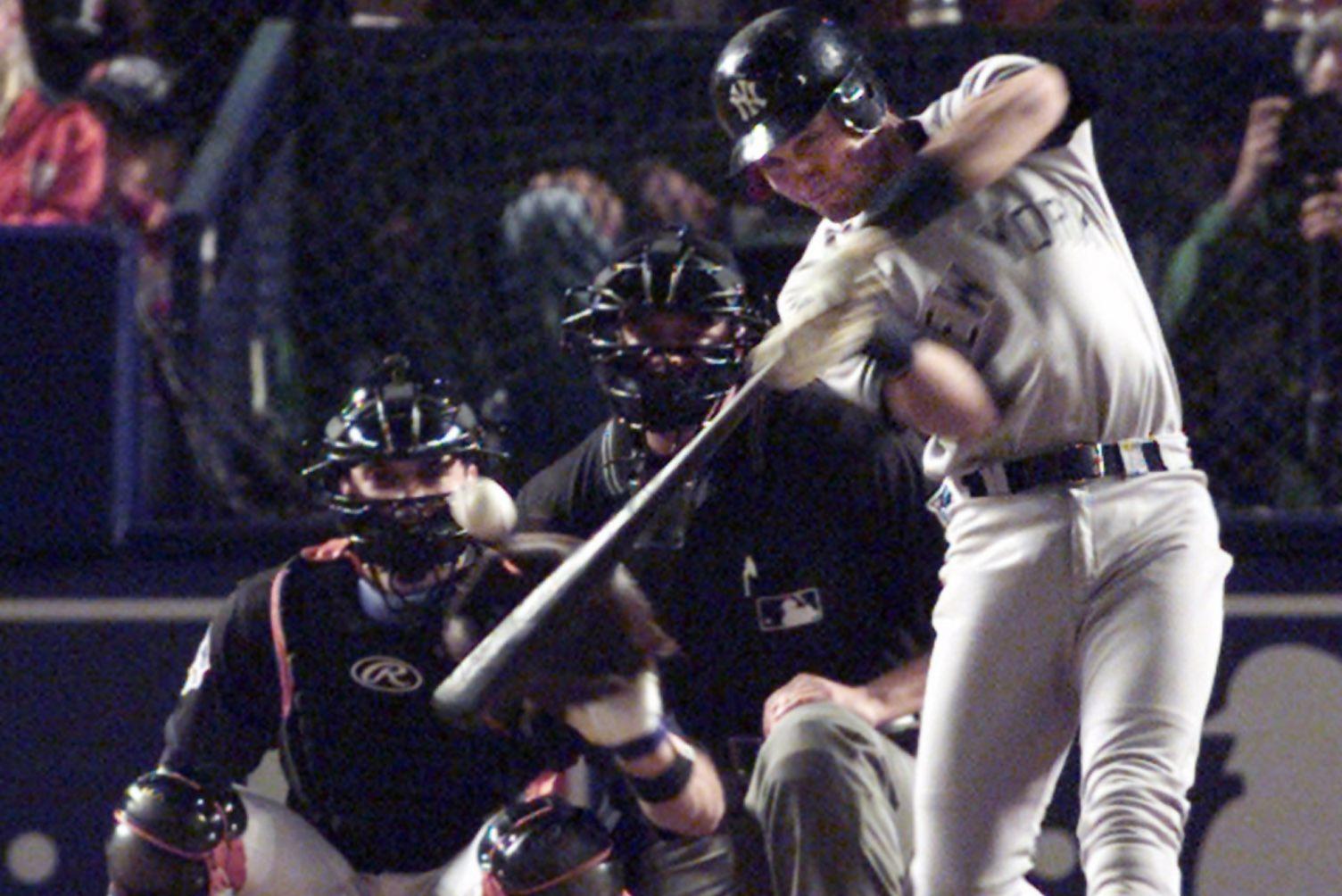 Photo: METS VS YANKEES--GAME 4 OF THE 2000 WORLD SERIES - 