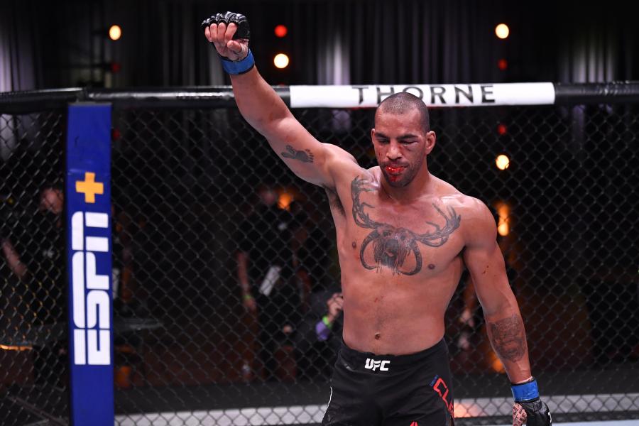 Video Devin Clark Takes A Knee Raises Fist During Ufc 250