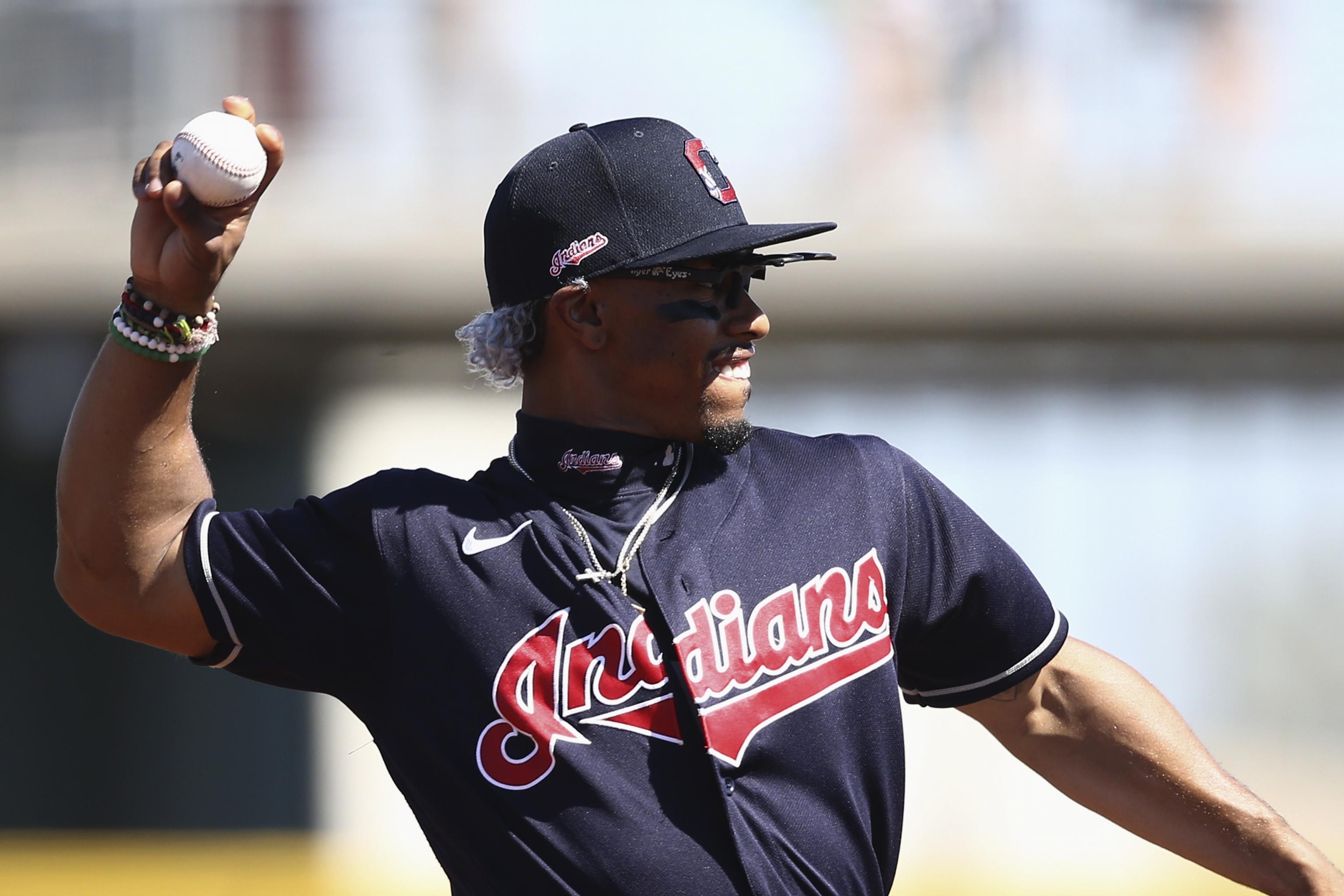 Indians SS Francisco Lindor donates 150 shoes to Cleveland hospital workers