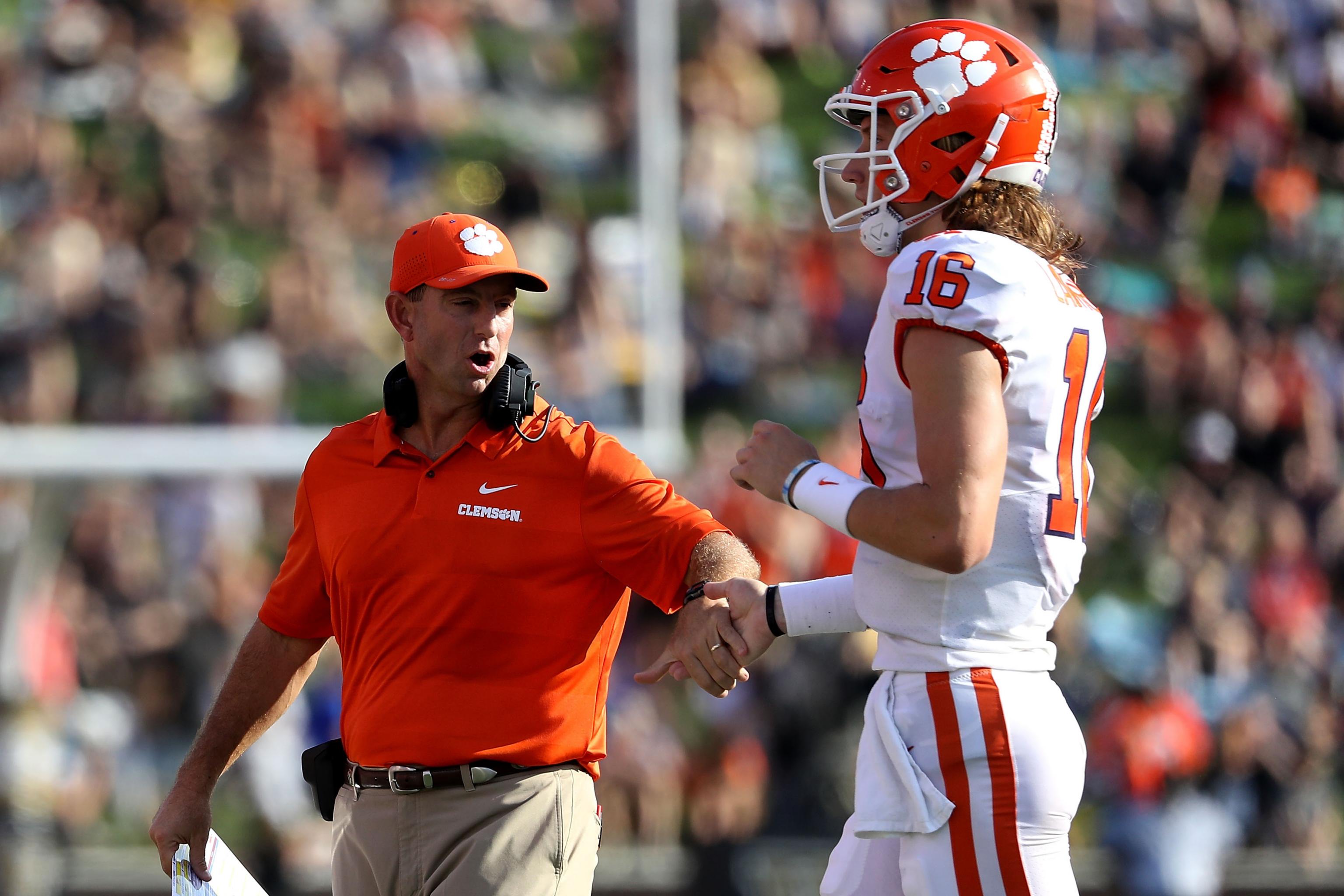 Cardinals' DeAndre Hopkins defends Clemson coach Dabo Swinney