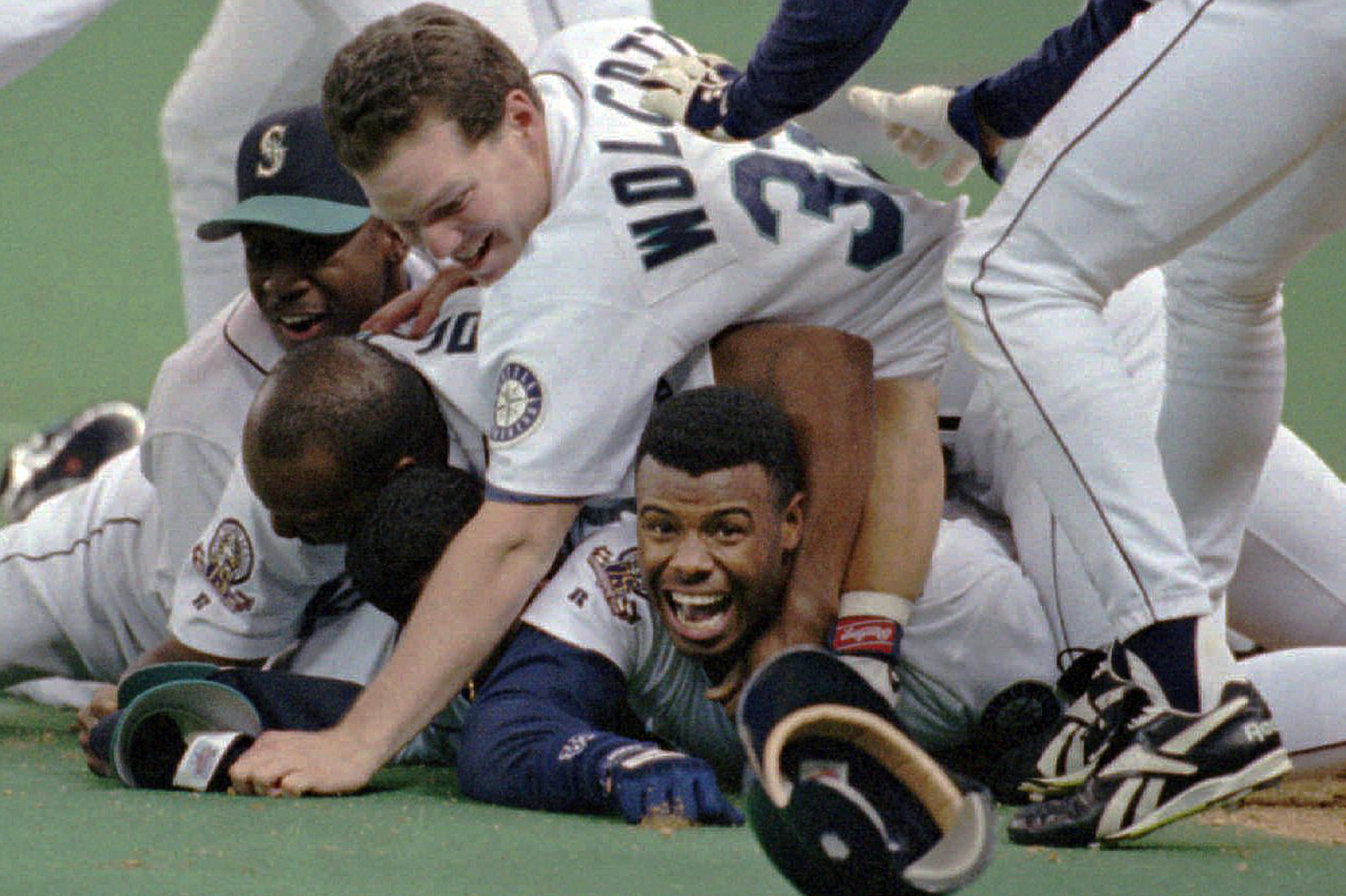 Seattle Mariners win the American League West pennant on October 2, 1995. 