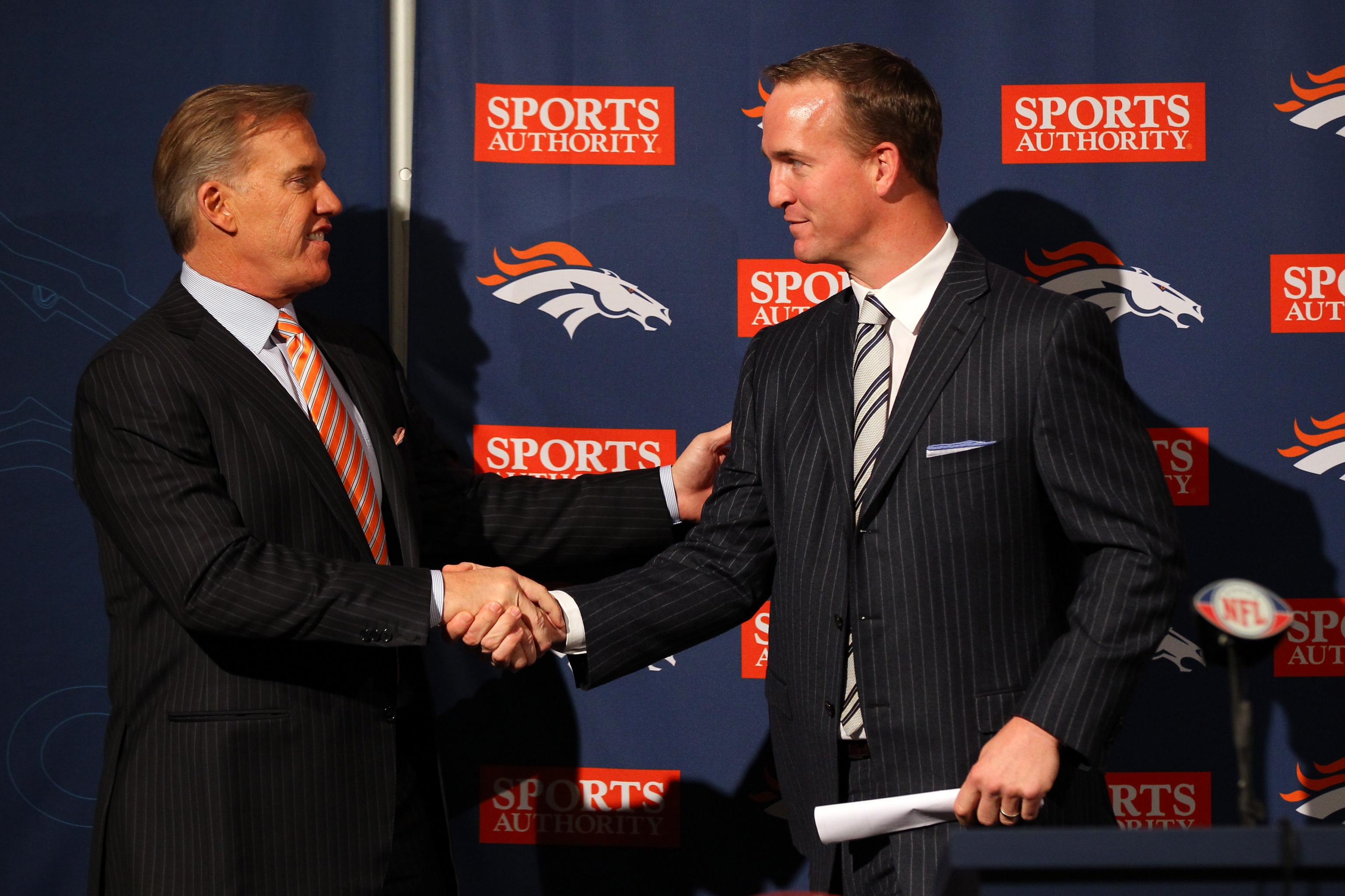 124 John Elway Peyton Manning Photos & High Res Pictures - Getty Images