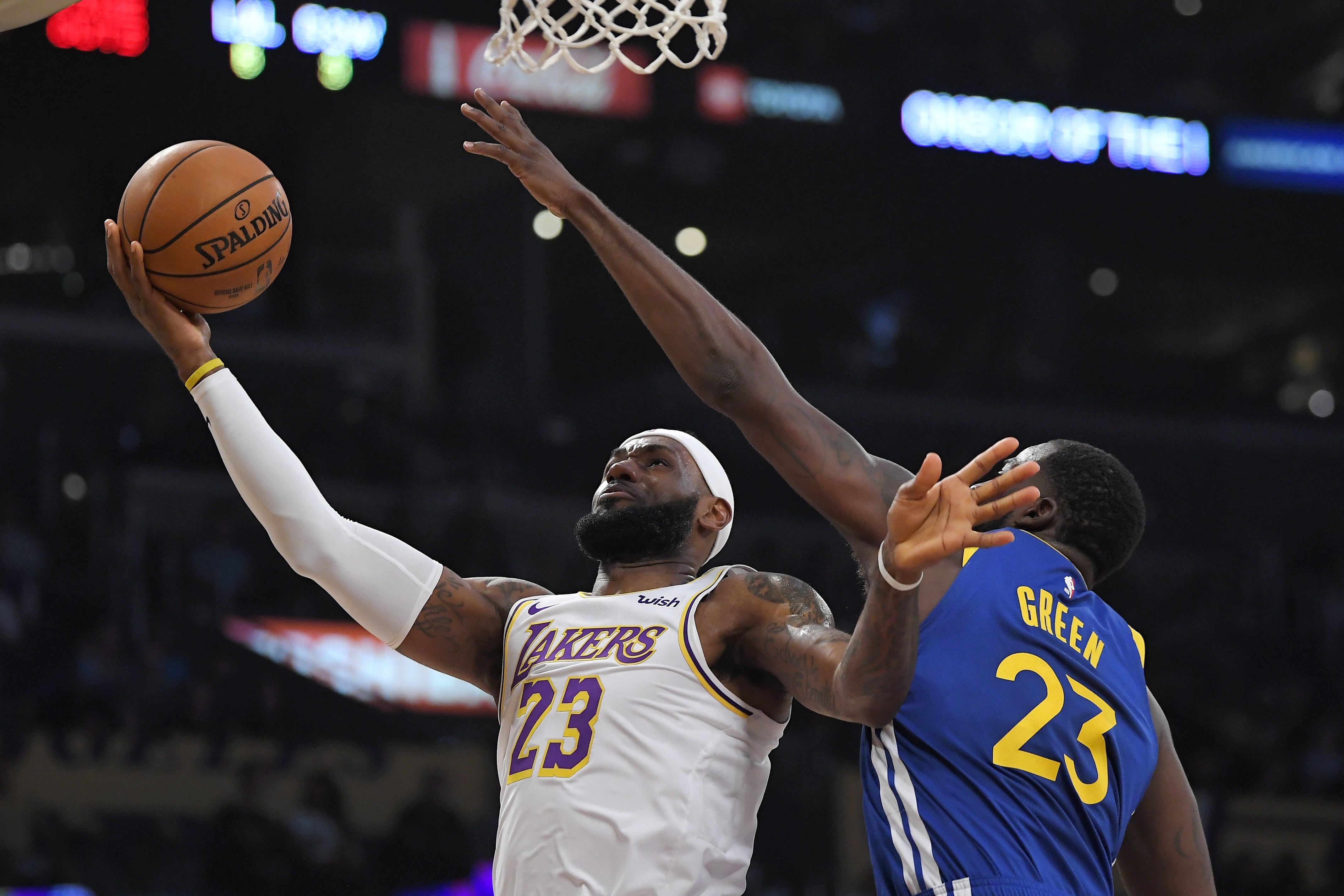 draymond kicks lebron