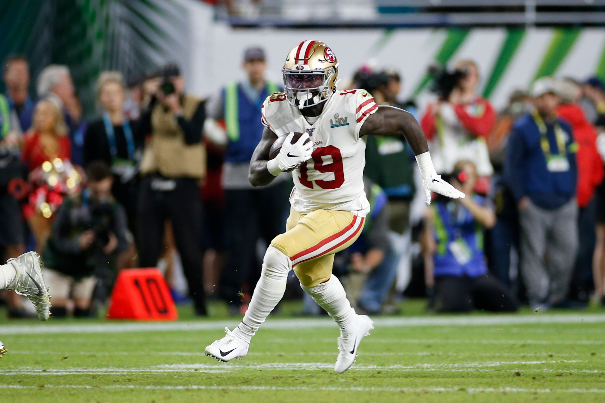 Report: 49ers' Deebo Samuel Put on IR with Foot Injury; out at