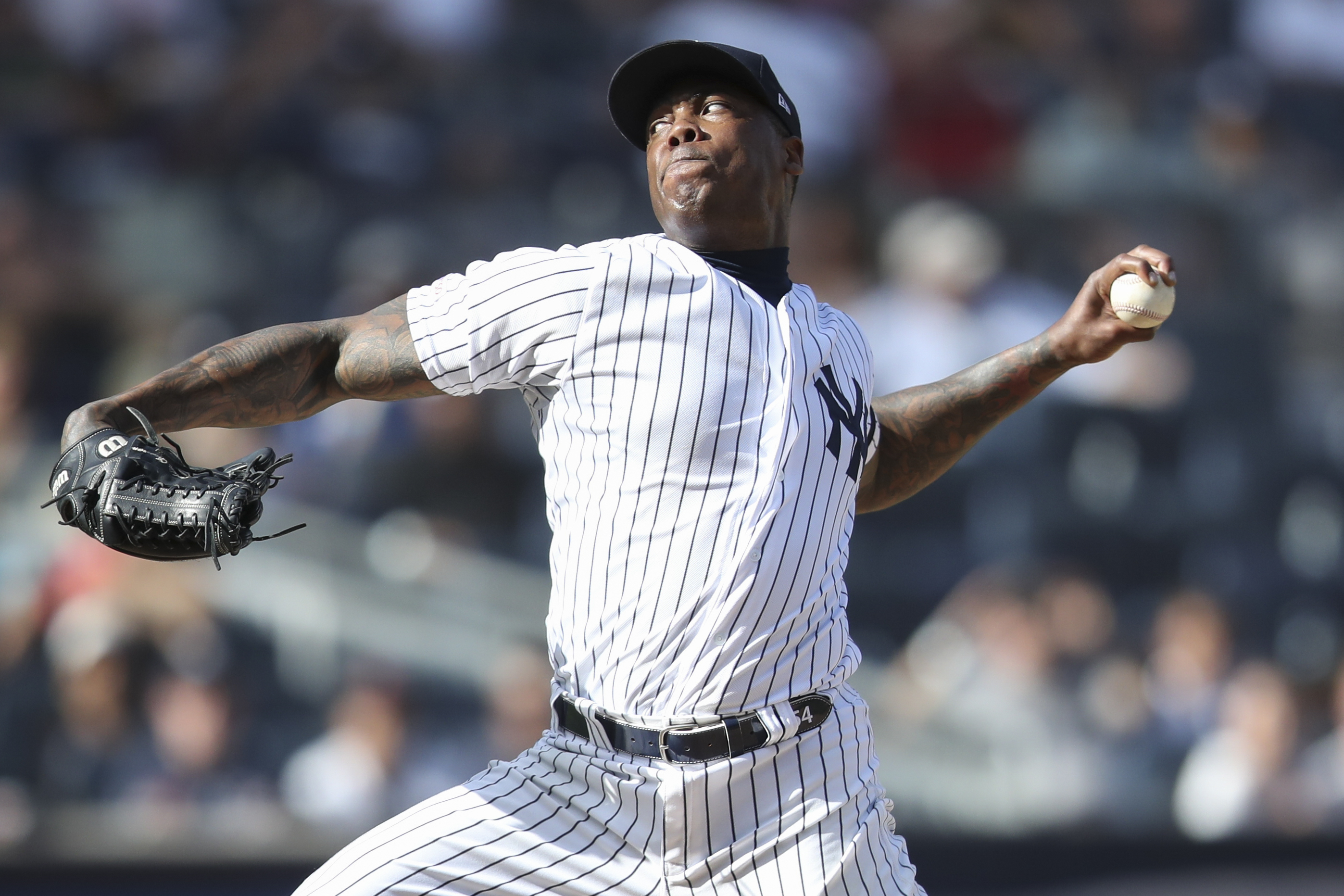 Yankees closer Chapman has COVID-19, mild symptoms - The San Diego