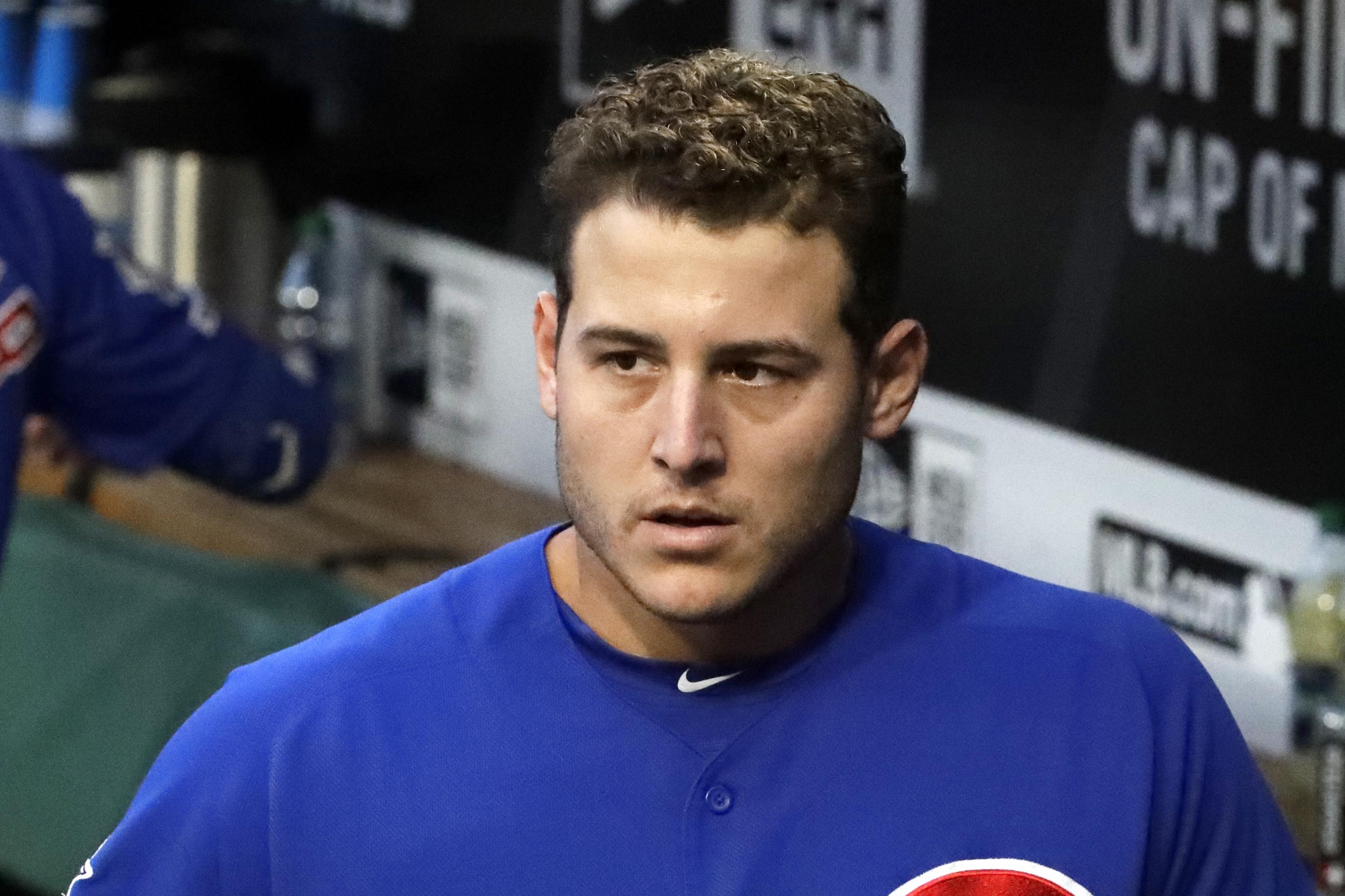 Cubs' Anthony Rizzo blames Cincinnati hotel bed for back injury, DL