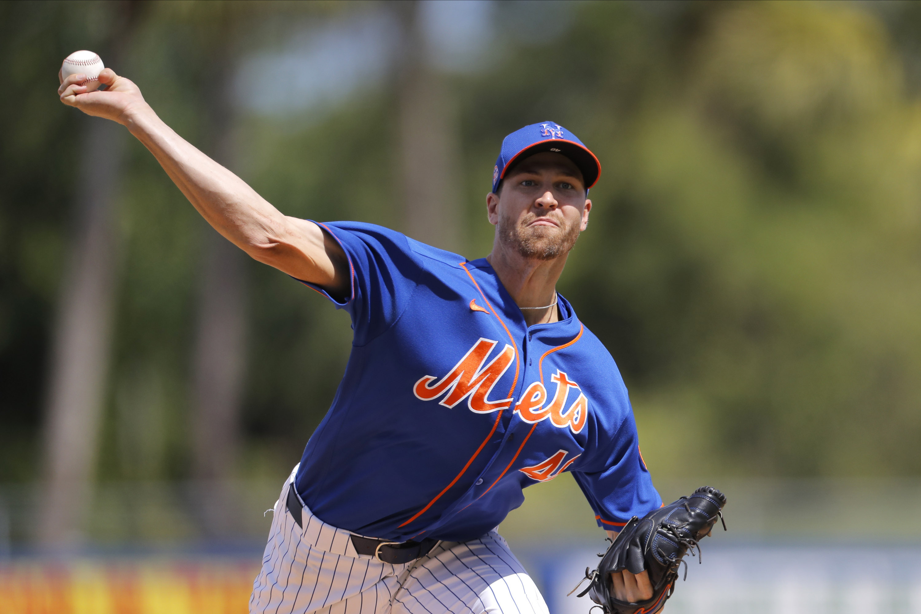 Jacob deGrom seen throwing on field after promising injury report