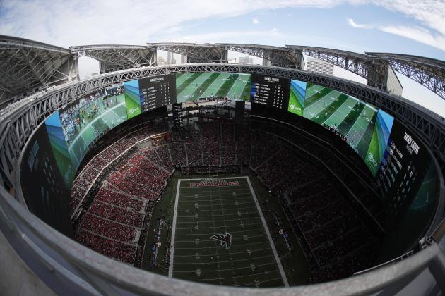 The Dallas Cowboys play the Atlanta Falcons inside the Mercedes-Benz Stadium with the roof open during the first half of an NFL football game, Sunday, Nov. 18, 2018, in Atlanta. (AP Photo/John Bazemore)